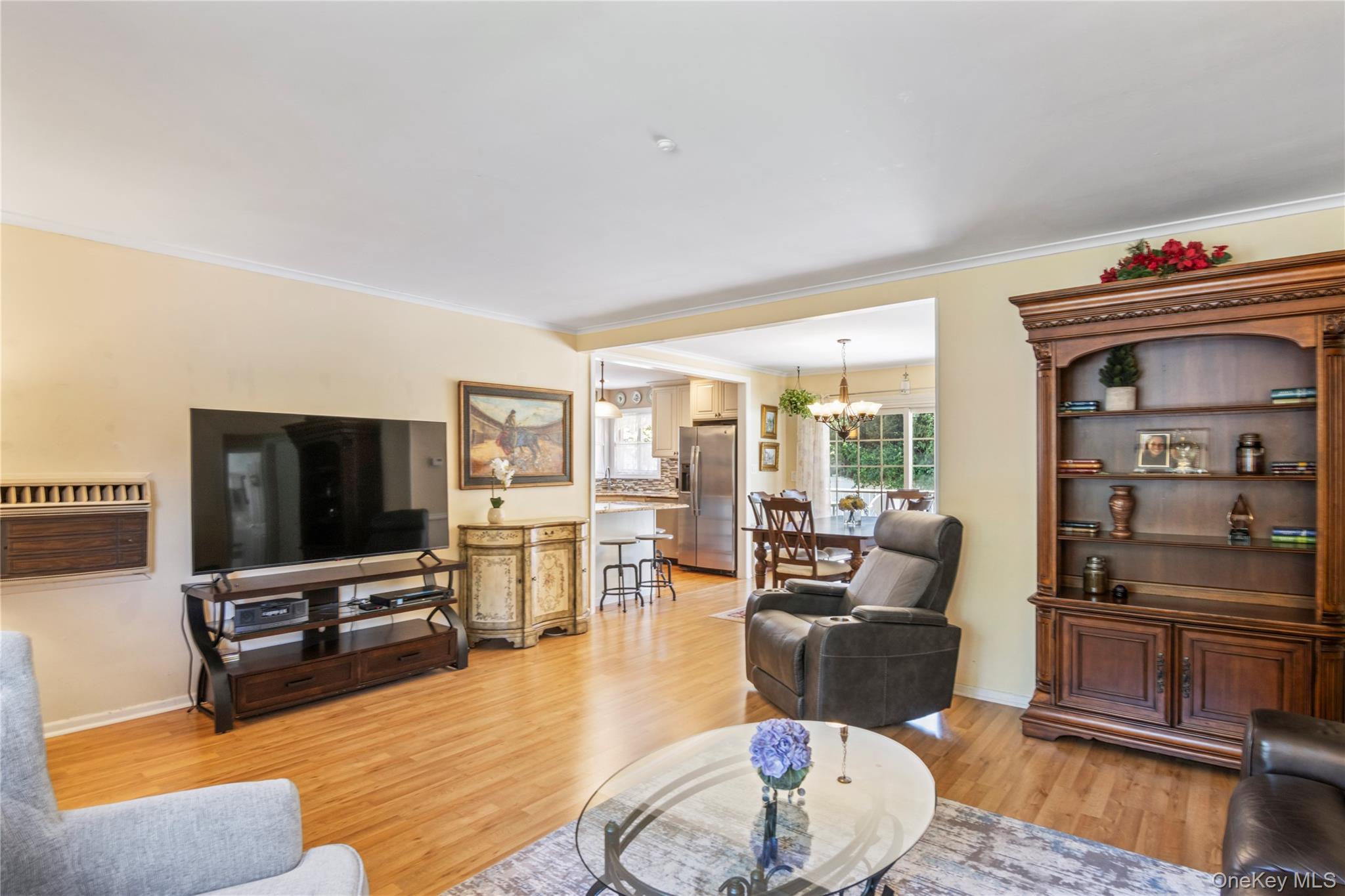 858 W Gate, Valley Stream, NY 11580