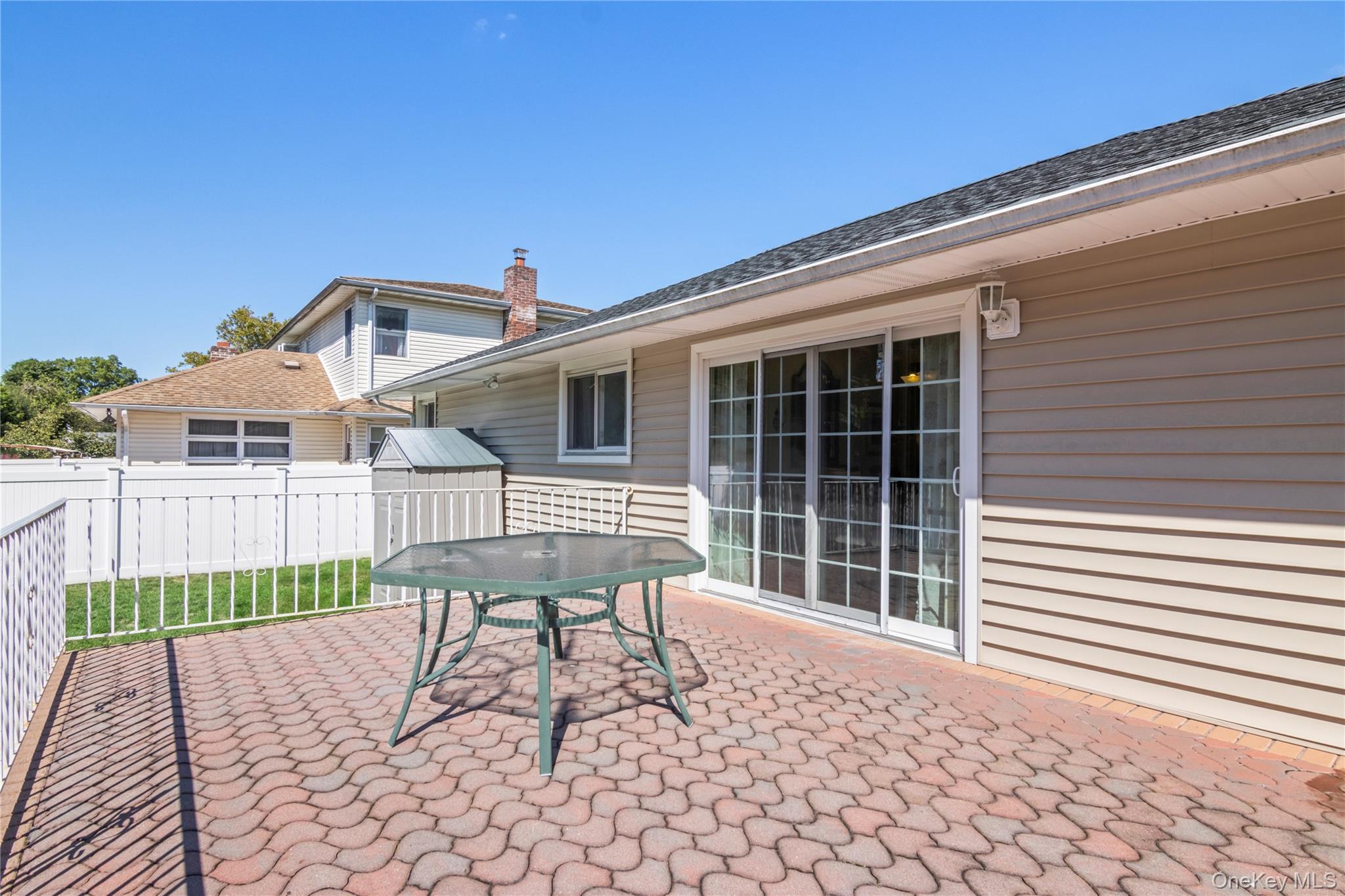 858 W Gate, Valley Stream, NY 11580