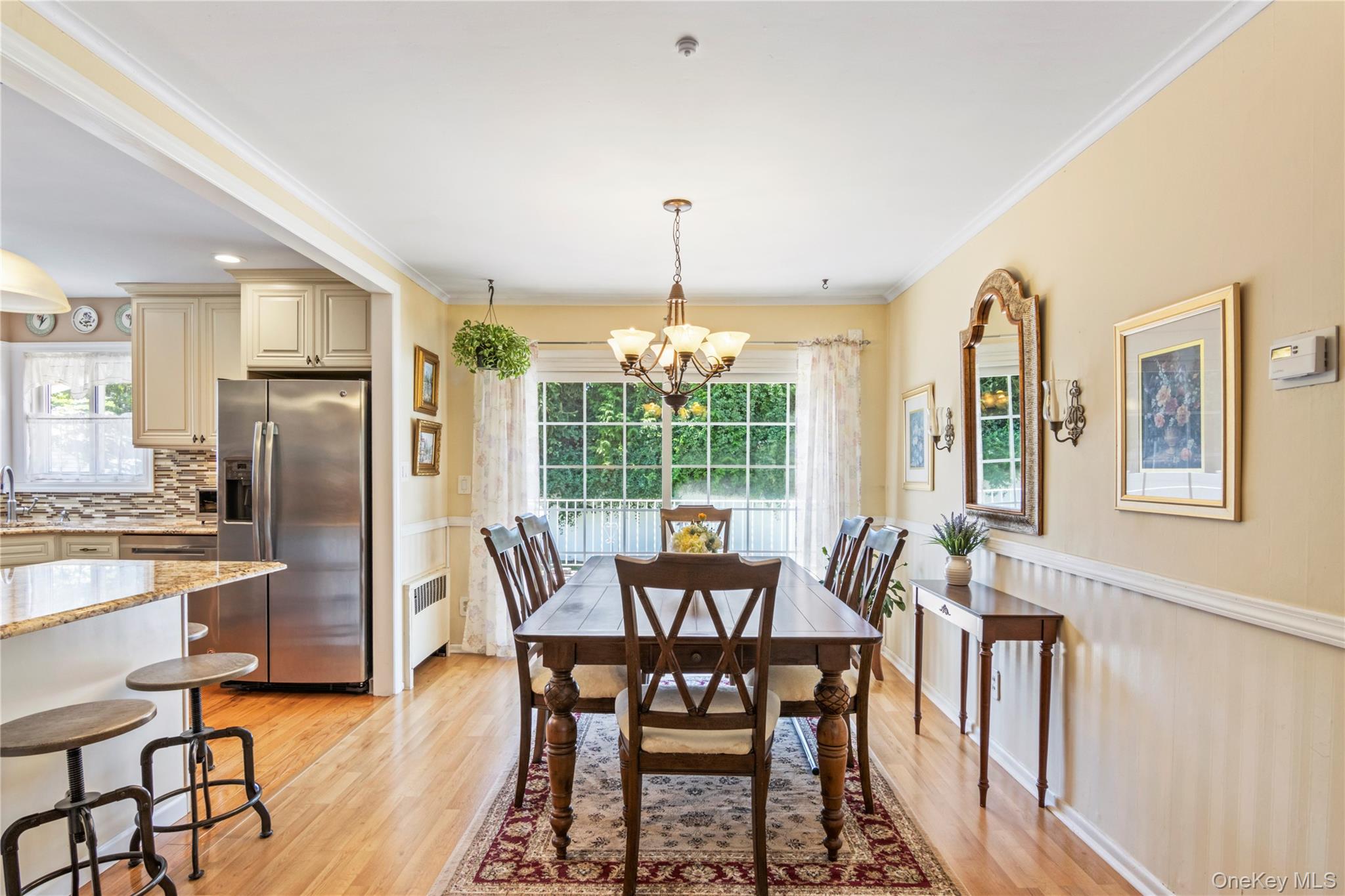 858 W Gate, Valley Stream, NY 11580