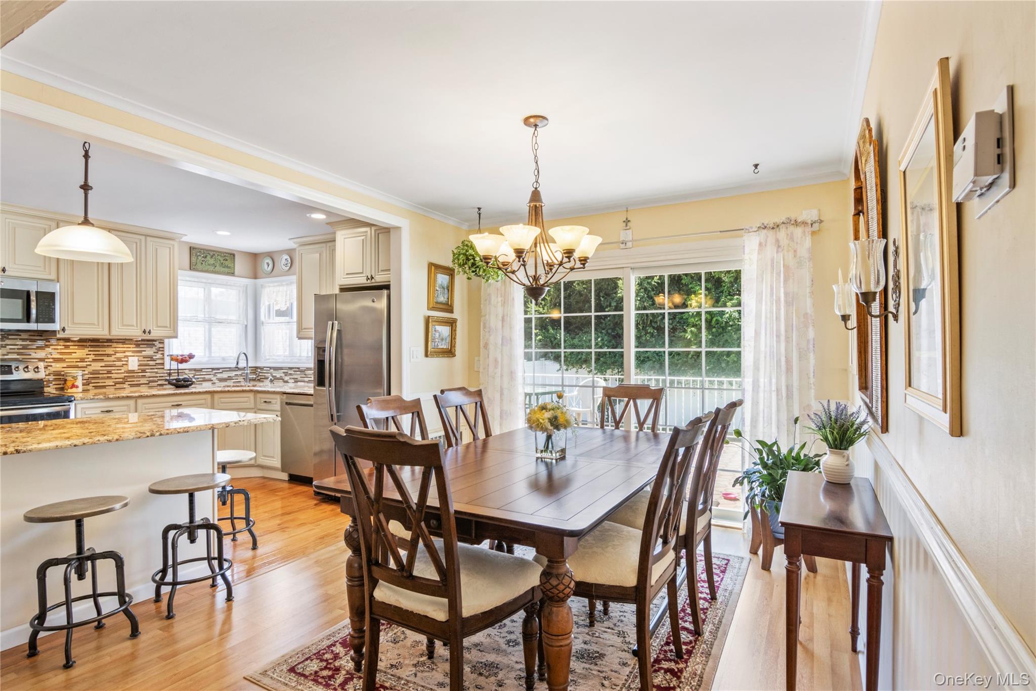 858 W Gate, Valley Stream, NY 11580