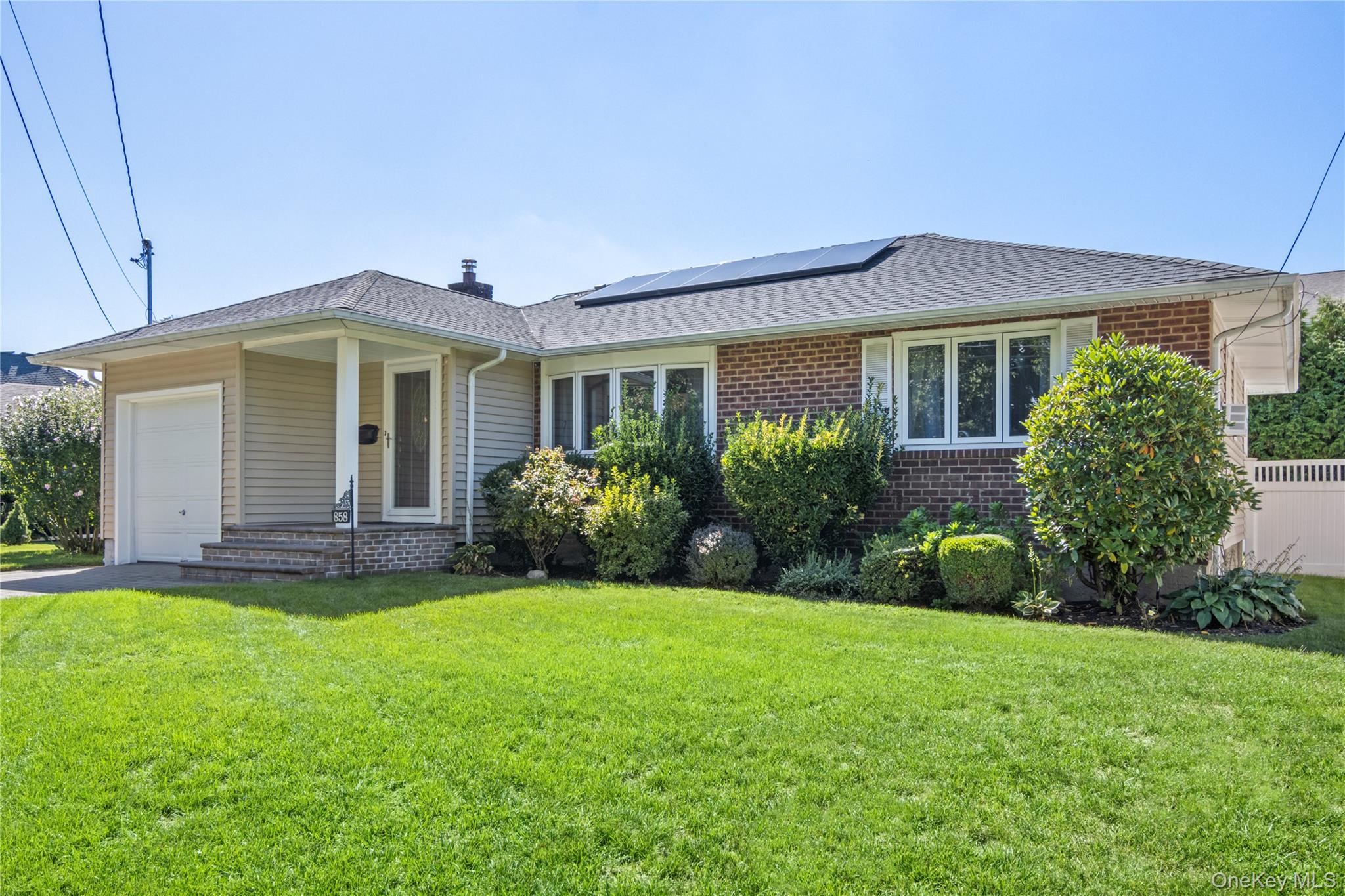 858 W Gate, Valley Stream, NY 11580