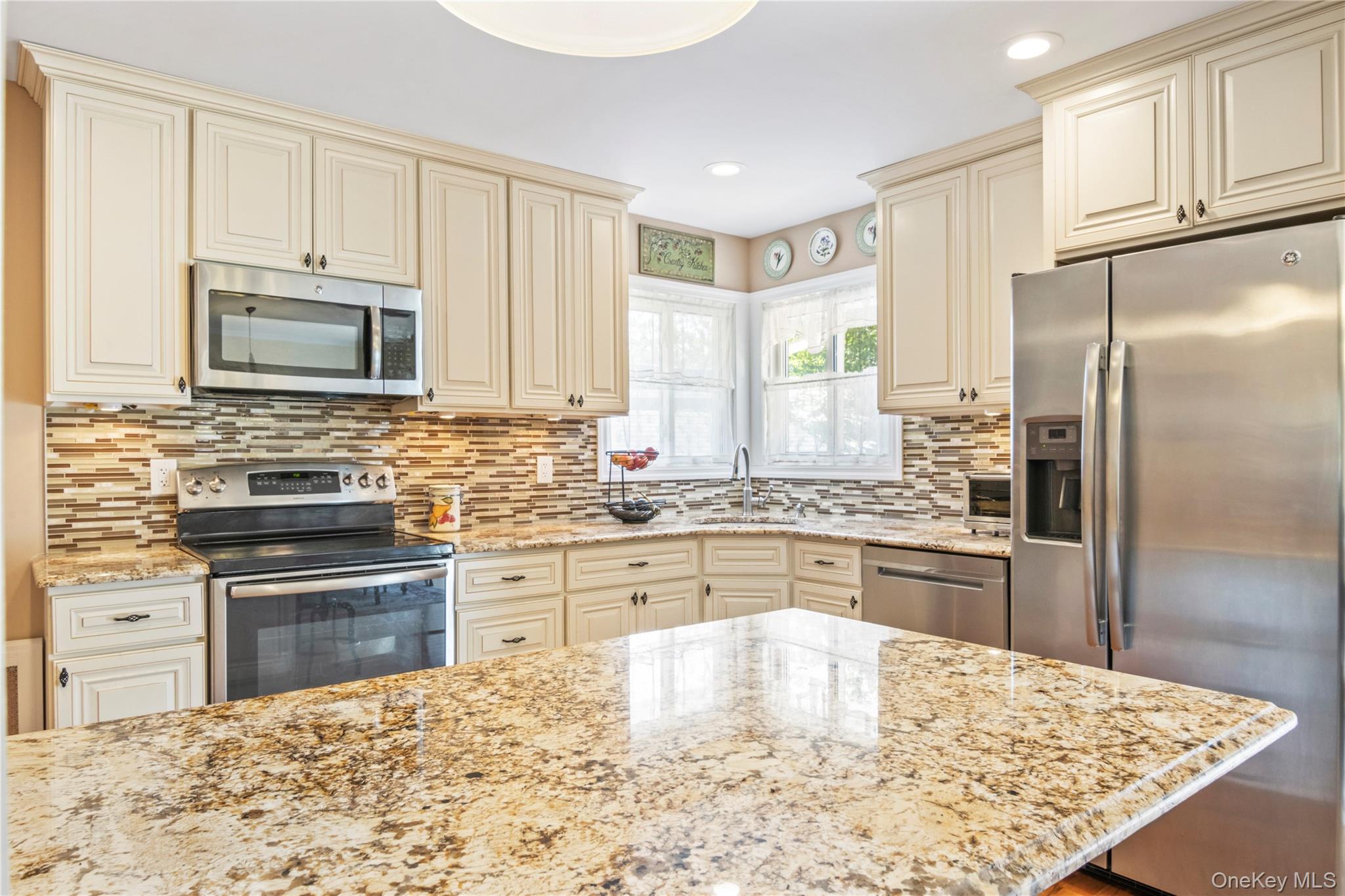 858 W Gate, Valley Stream, NY 11580