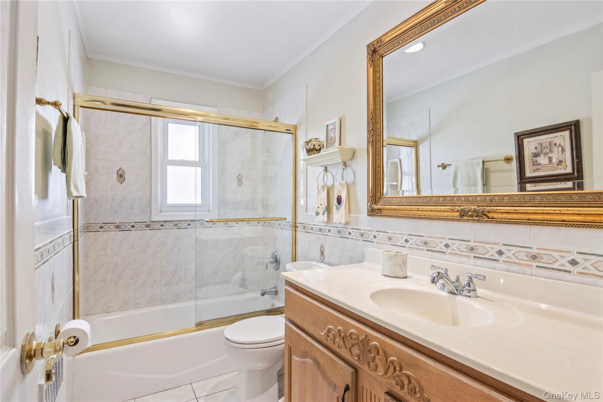 858 W Gate, Valley Stream, NY 11580