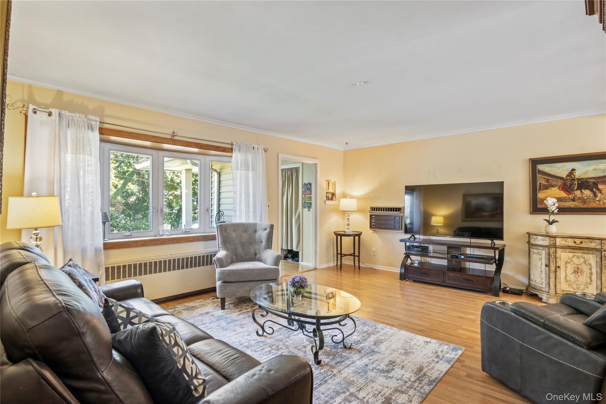 858 W Gate, Valley Stream, NY 11580