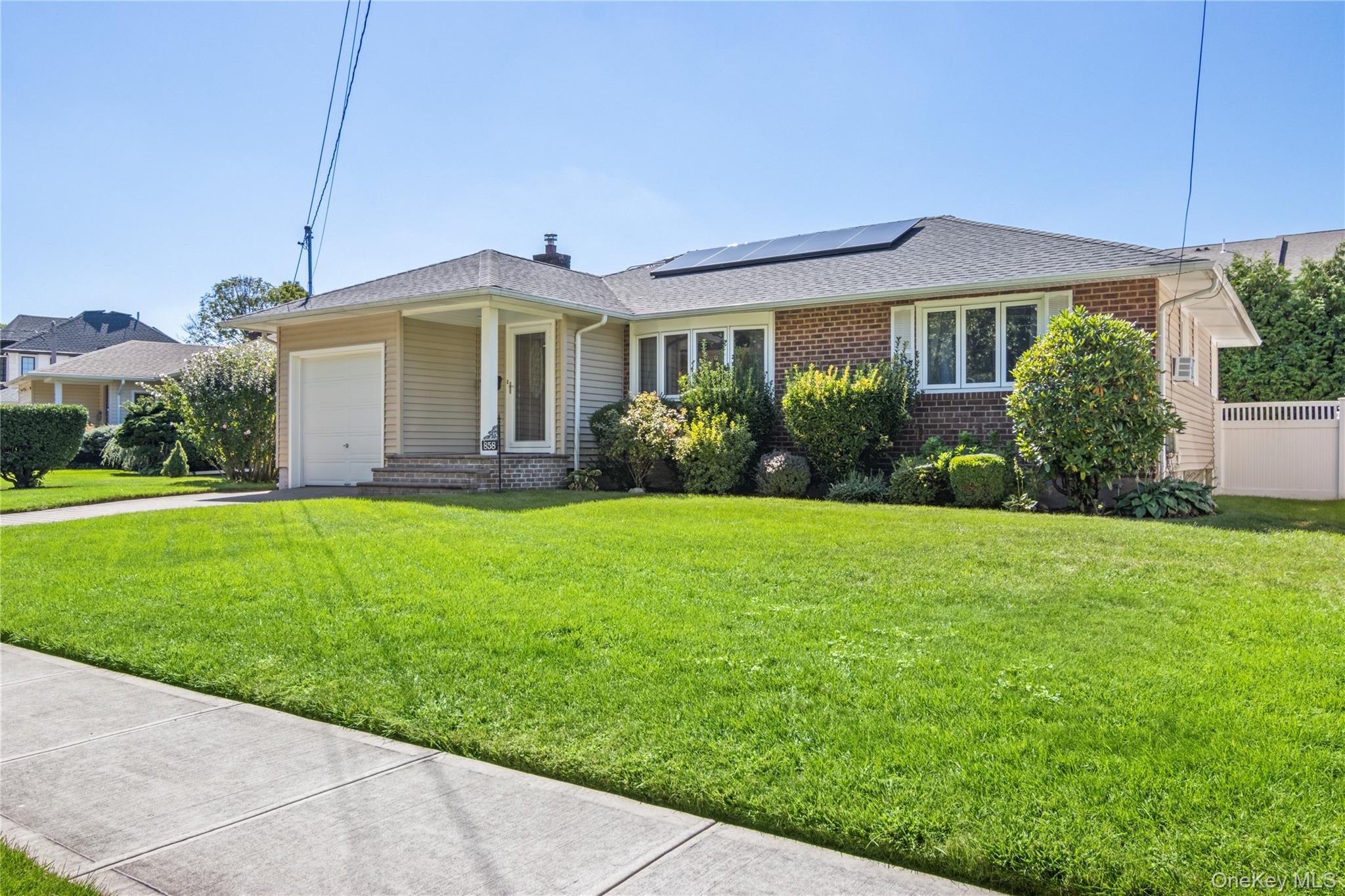 858 W Gate, Valley Stream, NY 11580