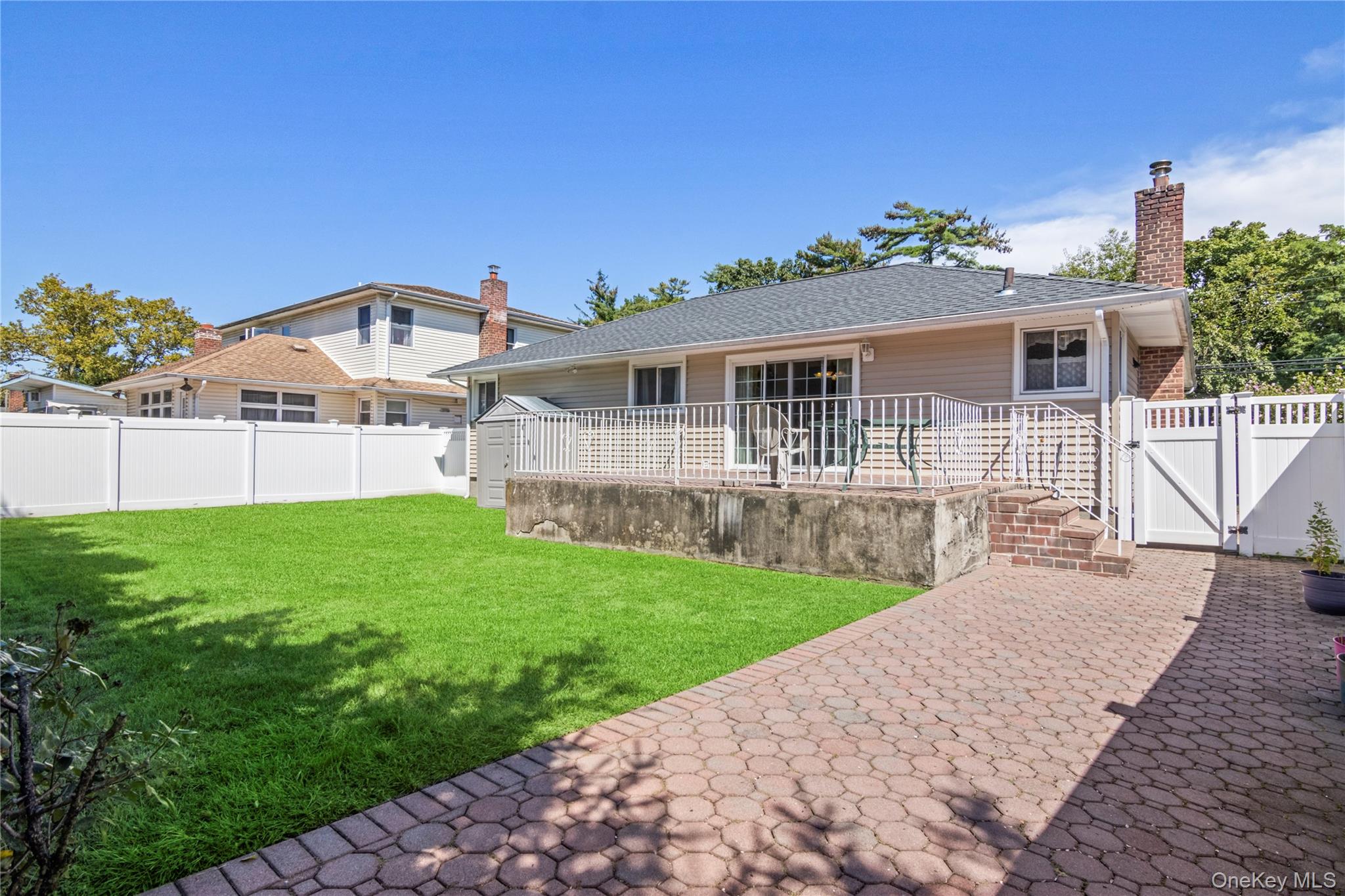 858 W Gate, Valley Stream, NY 11580