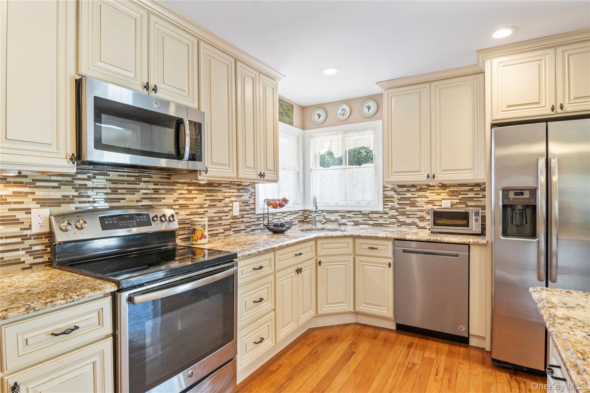 858 W Gate, Valley Stream, NY 11580