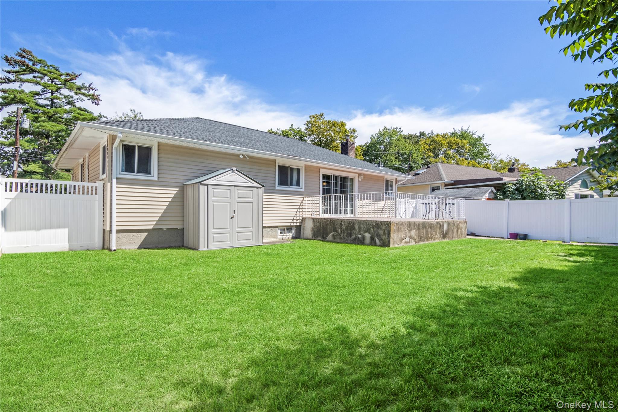 858 W Gate, Valley Stream, NY 11580