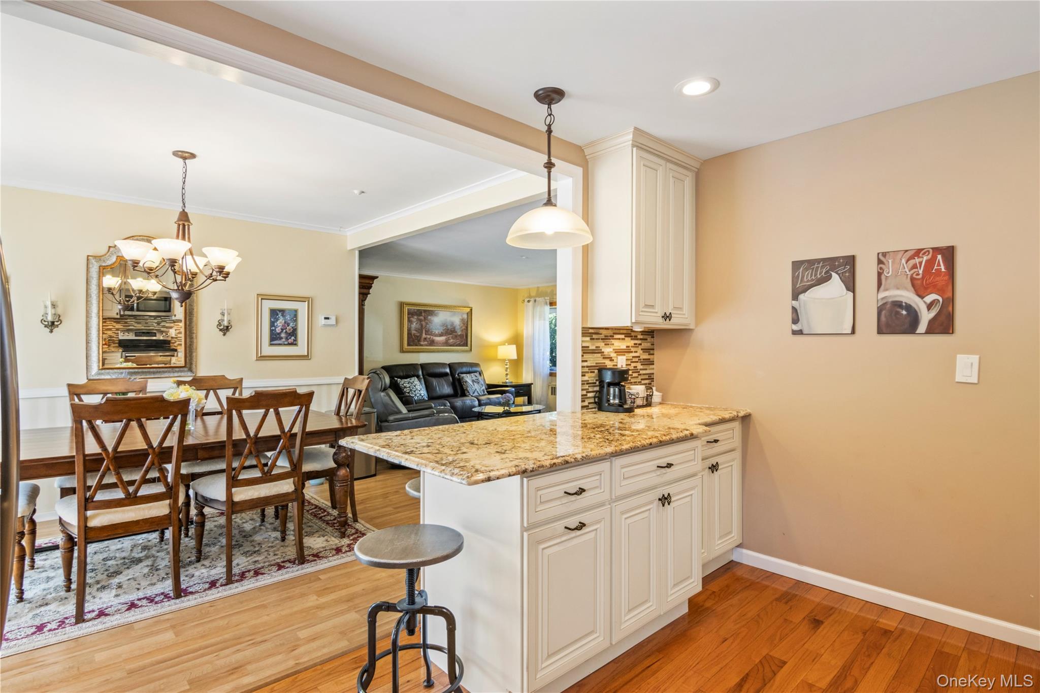 858 W Gate, Valley Stream, NY 11580