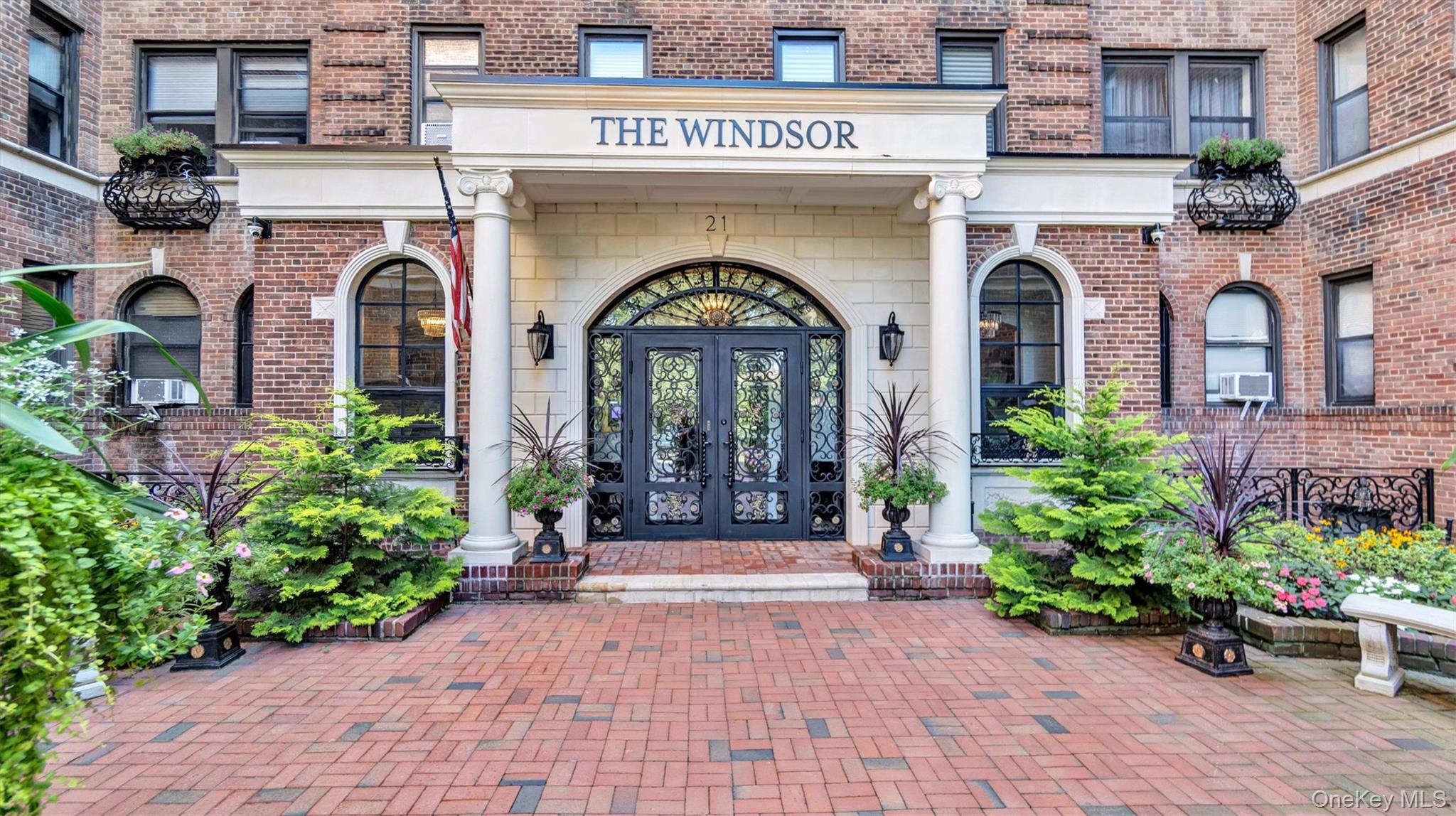 21 Barstow Road # 3E, Great Neck, NY 11021