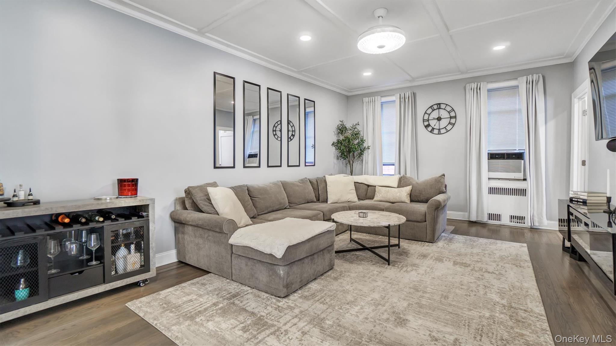 21 Barstow Road # 3E, Great Neck, NY 11021