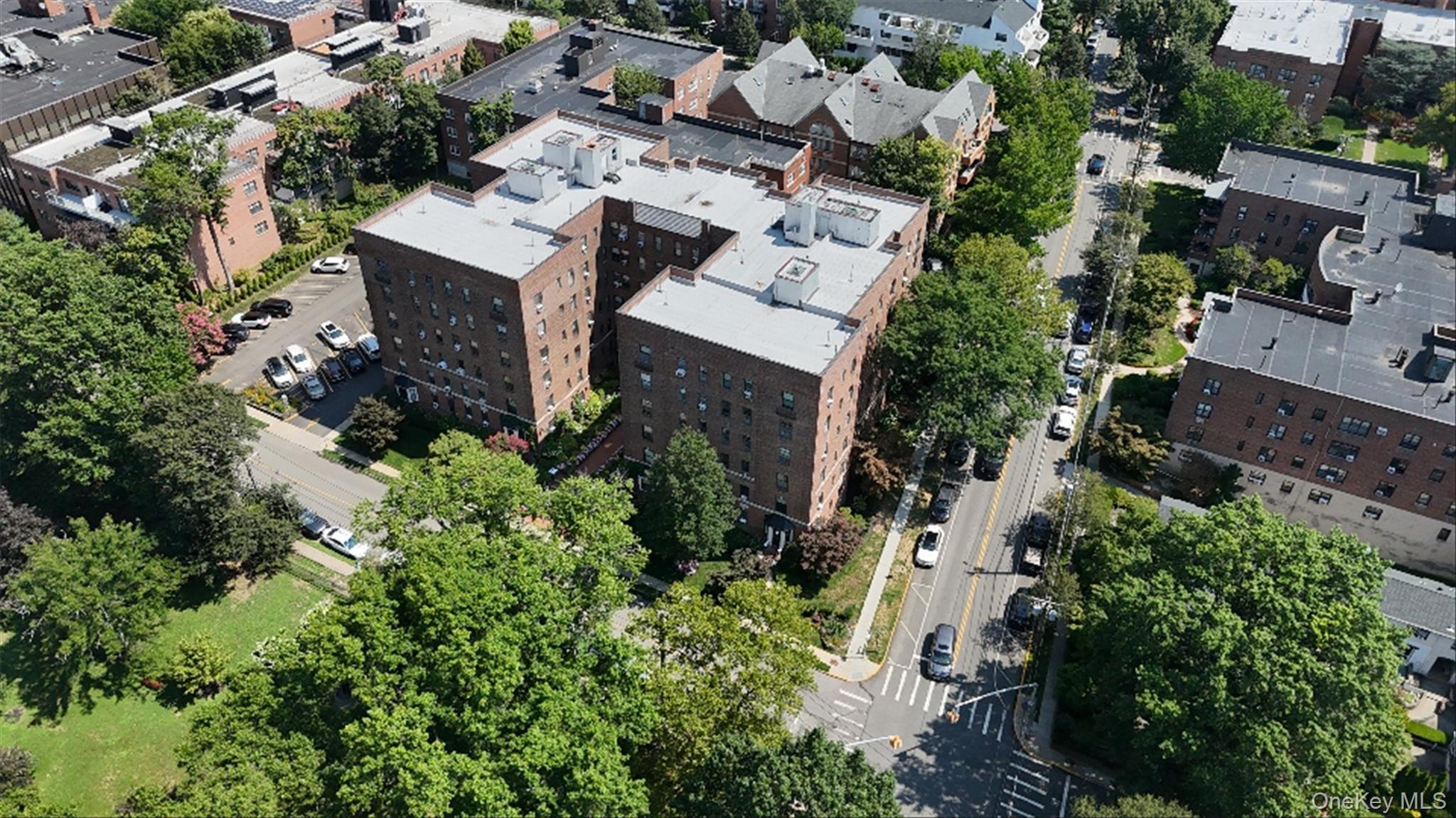 21 Barstow Road # 3E, Great Neck, NY 11021