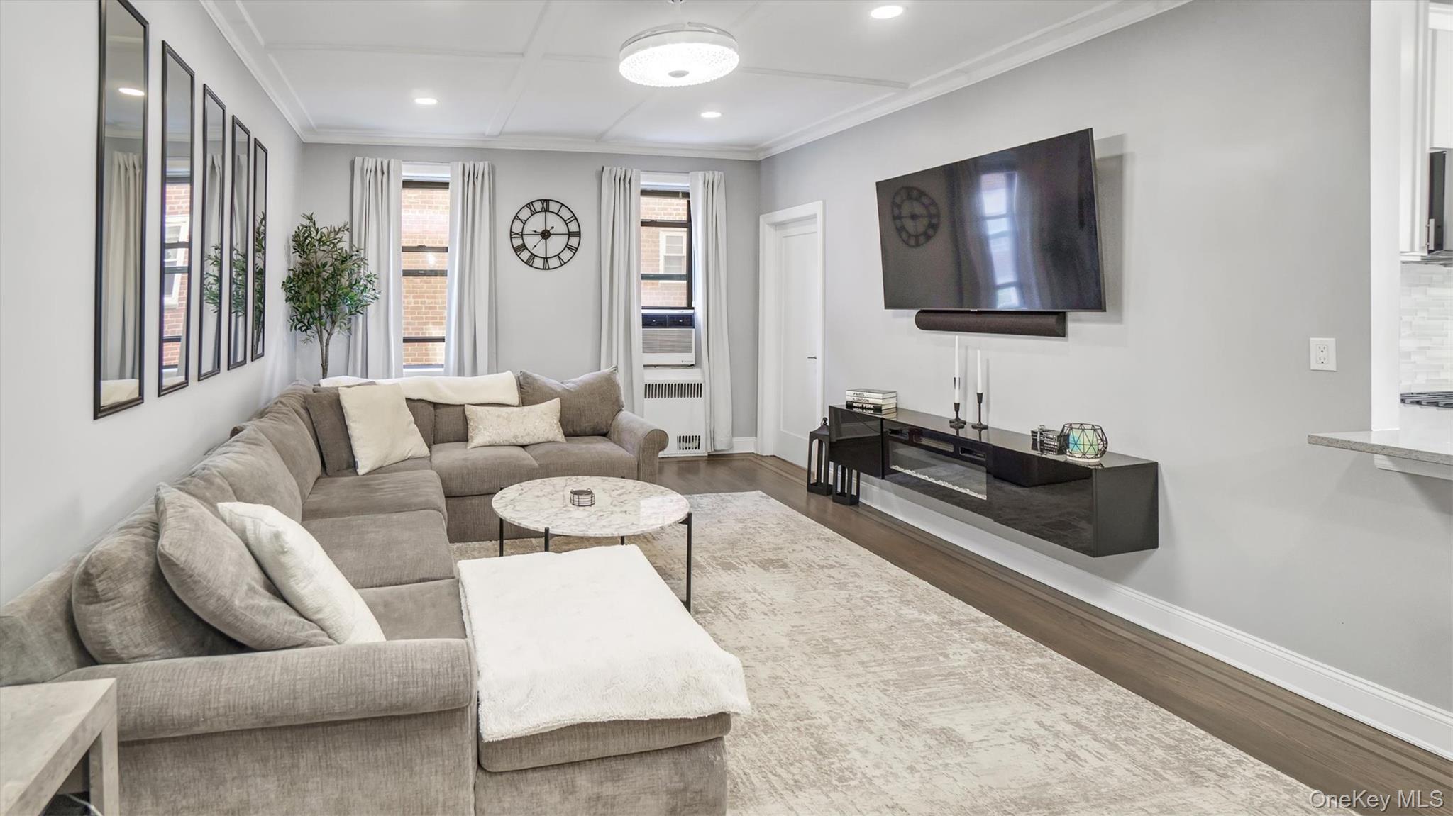 21 Barstow Road # 3E, Great Neck, NY 11021