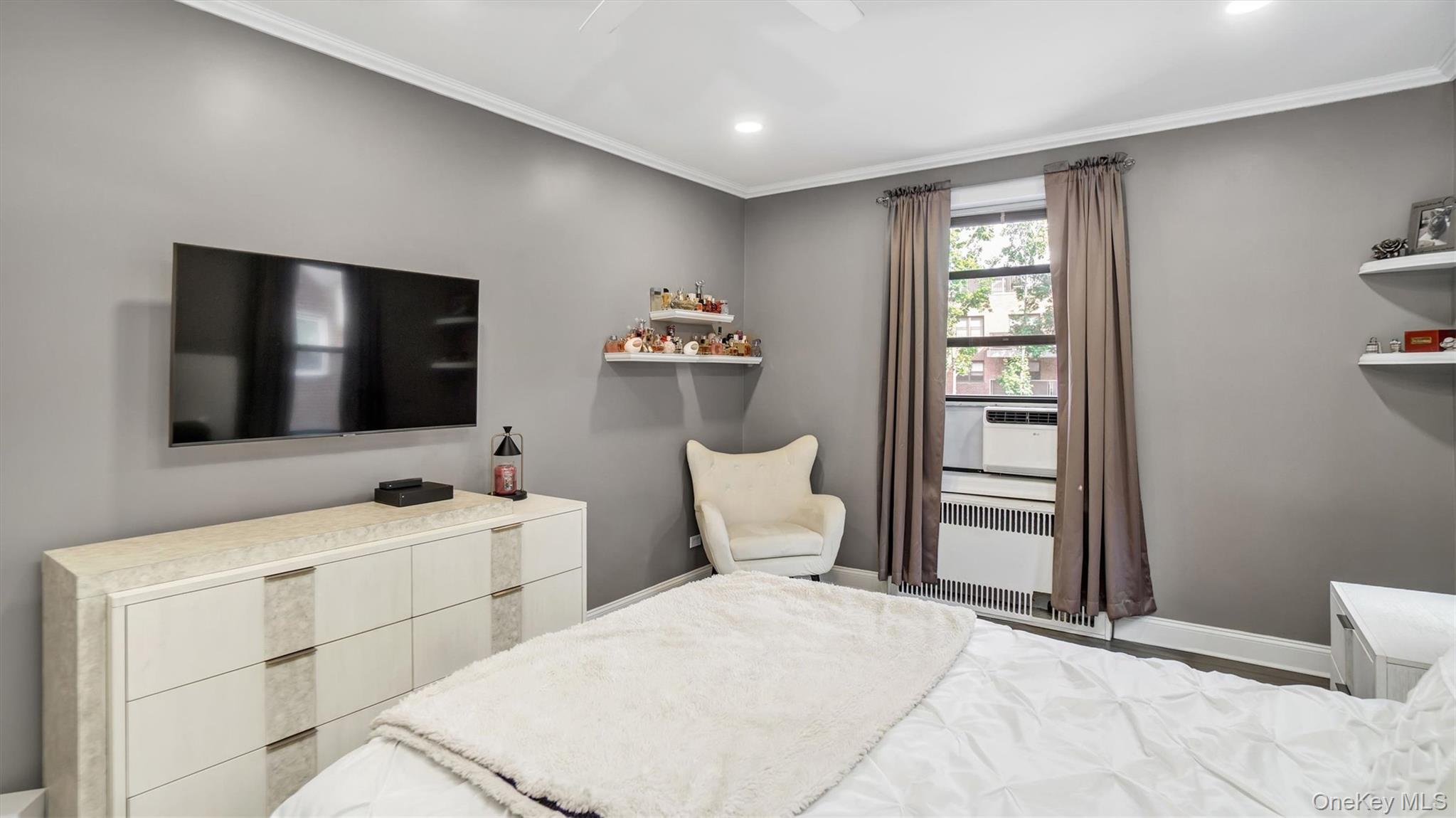 21 Barstow Road # 3E, Great Neck, NY 11021