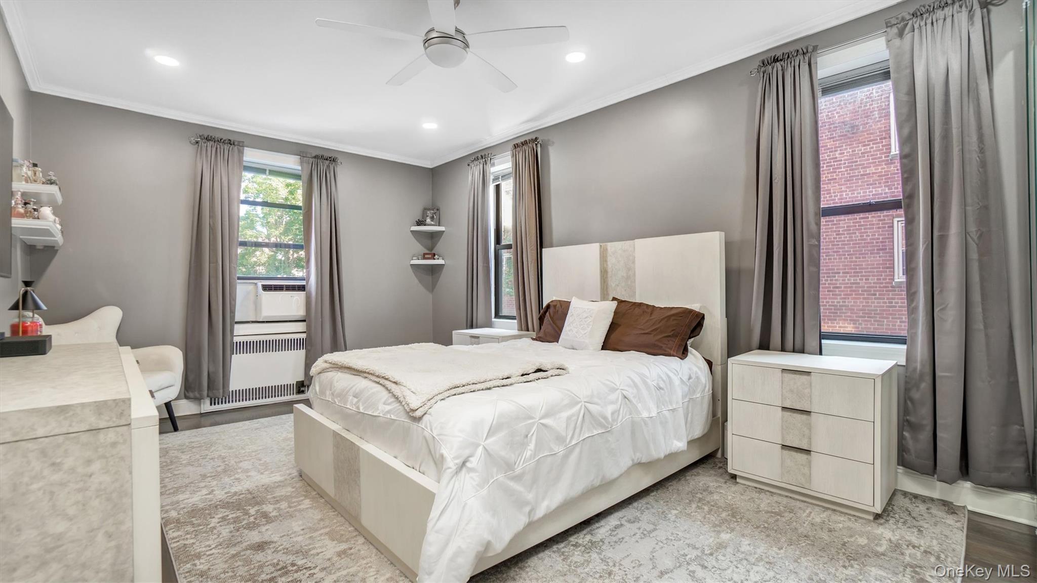 21 Barstow Road # 3E, Great Neck, NY 11021