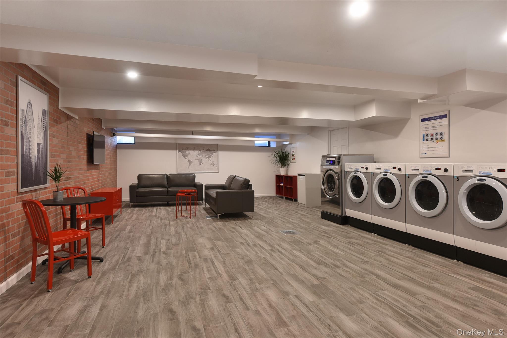 21 Barstow Road # 3E, Great Neck, NY 11021