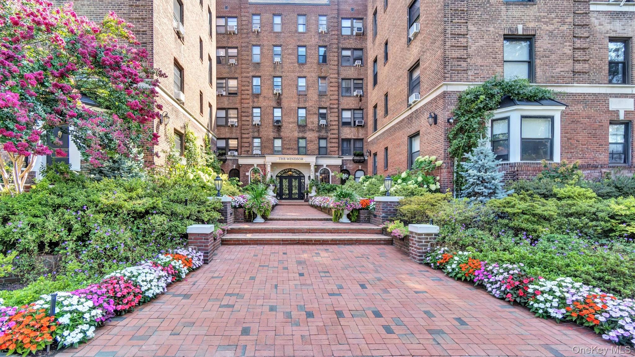 21 Barstow Road # 3E, Great Neck, NY 11021