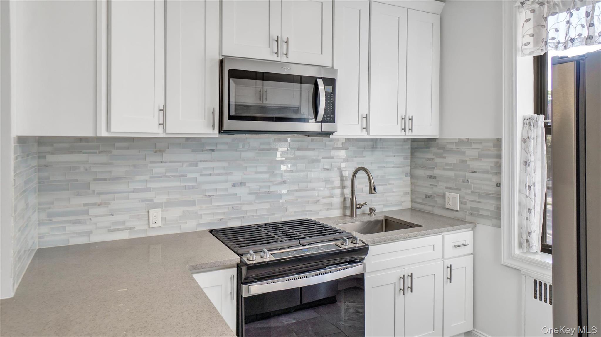 21 Barstow Road # 3E, Great Neck, NY 11021