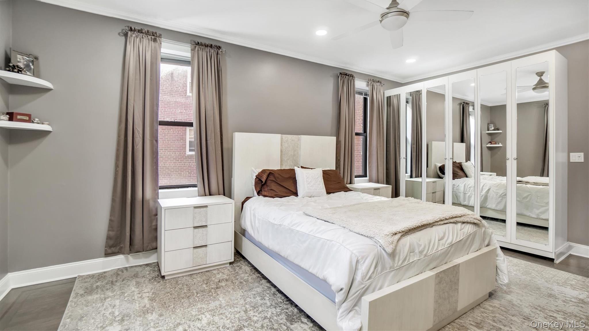 21 Barstow Road # 3E, Great Neck, NY 11021