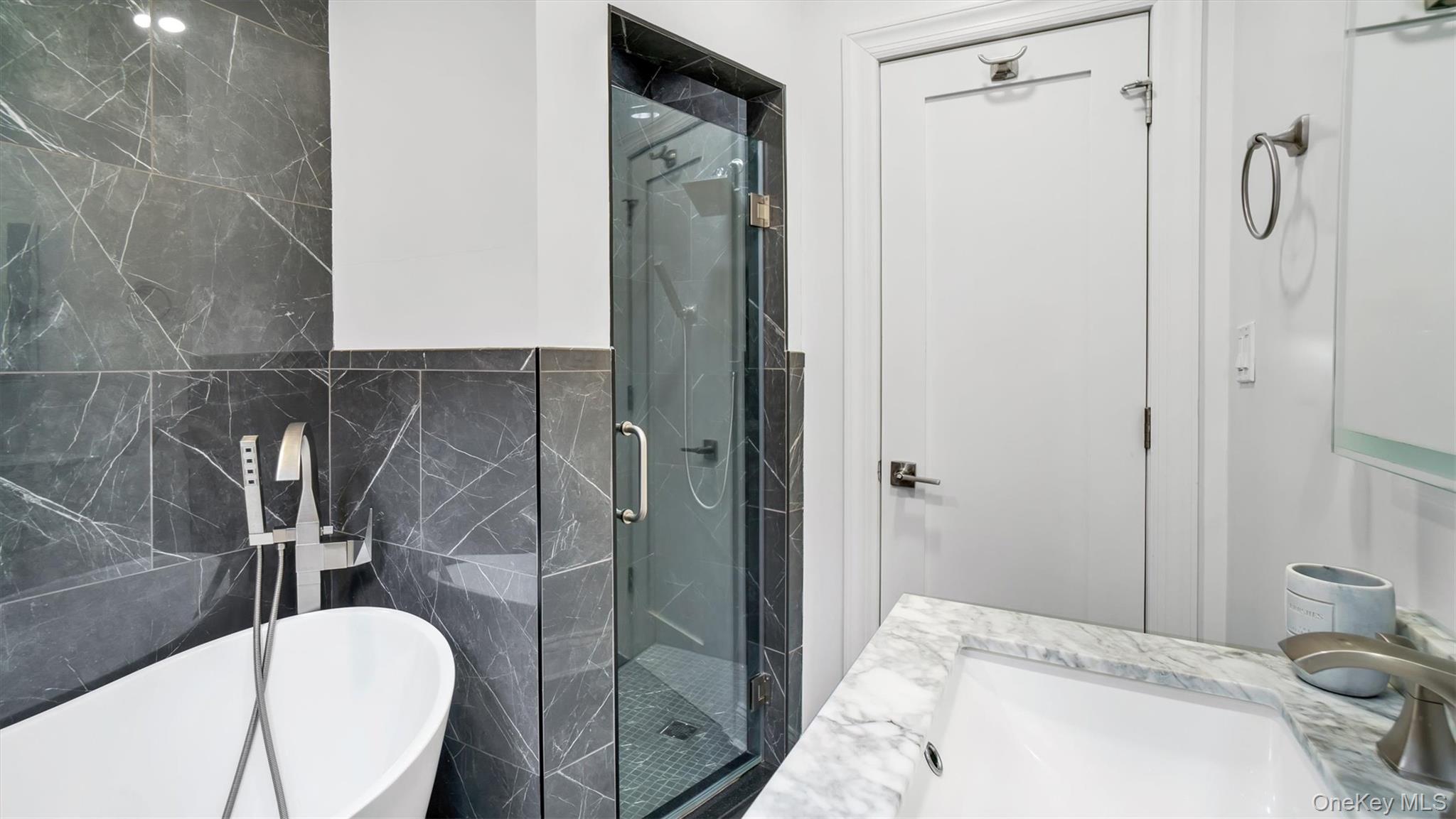 21 Barstow Road # 3E, Great Neck, NY 11021