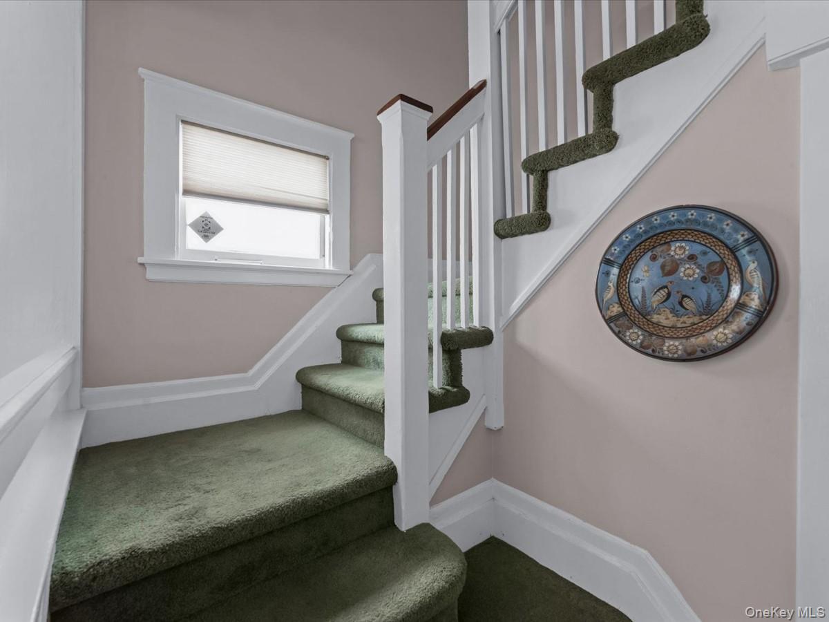 367 Grosvenor Street, Douglaston, NY 11363