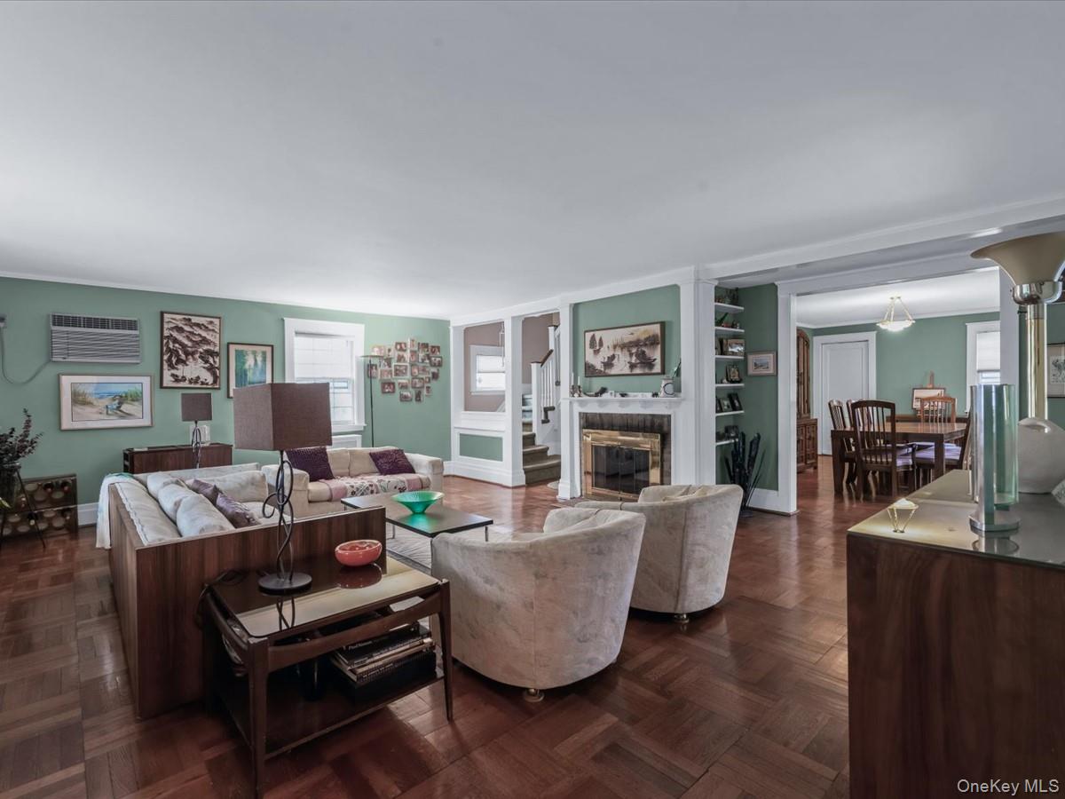 367 Grosvenor Street, Douglaston, NY 11363