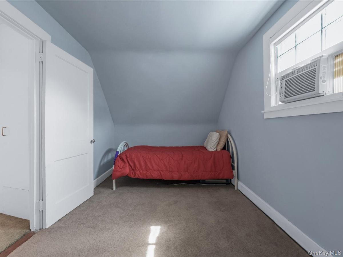 367 Grosvenor Street, Douglaston, NY 11363