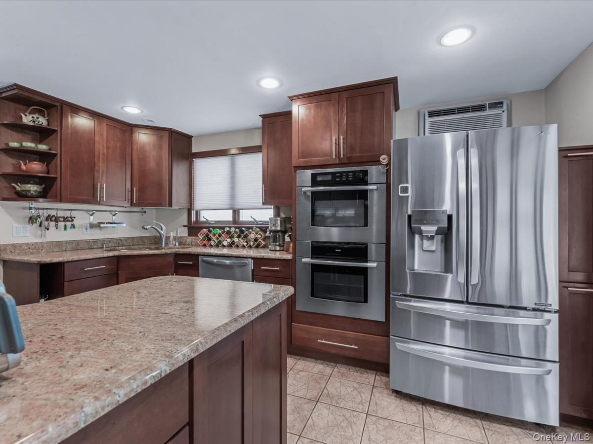 367 Grosvenor Street, Douglaston, NY 11363