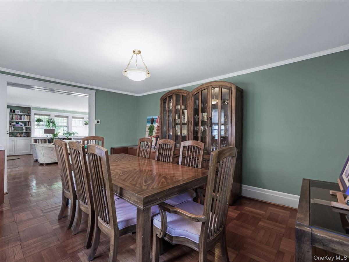 367 Grosvenor Street, Douglaston, NY 11363