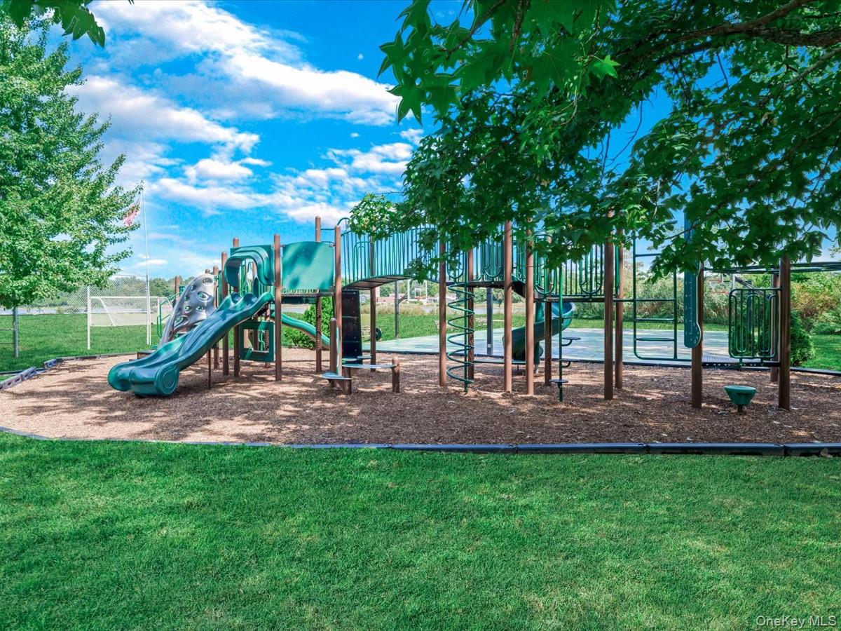 367 Grosvenor Street, Douglaston, NY 11363