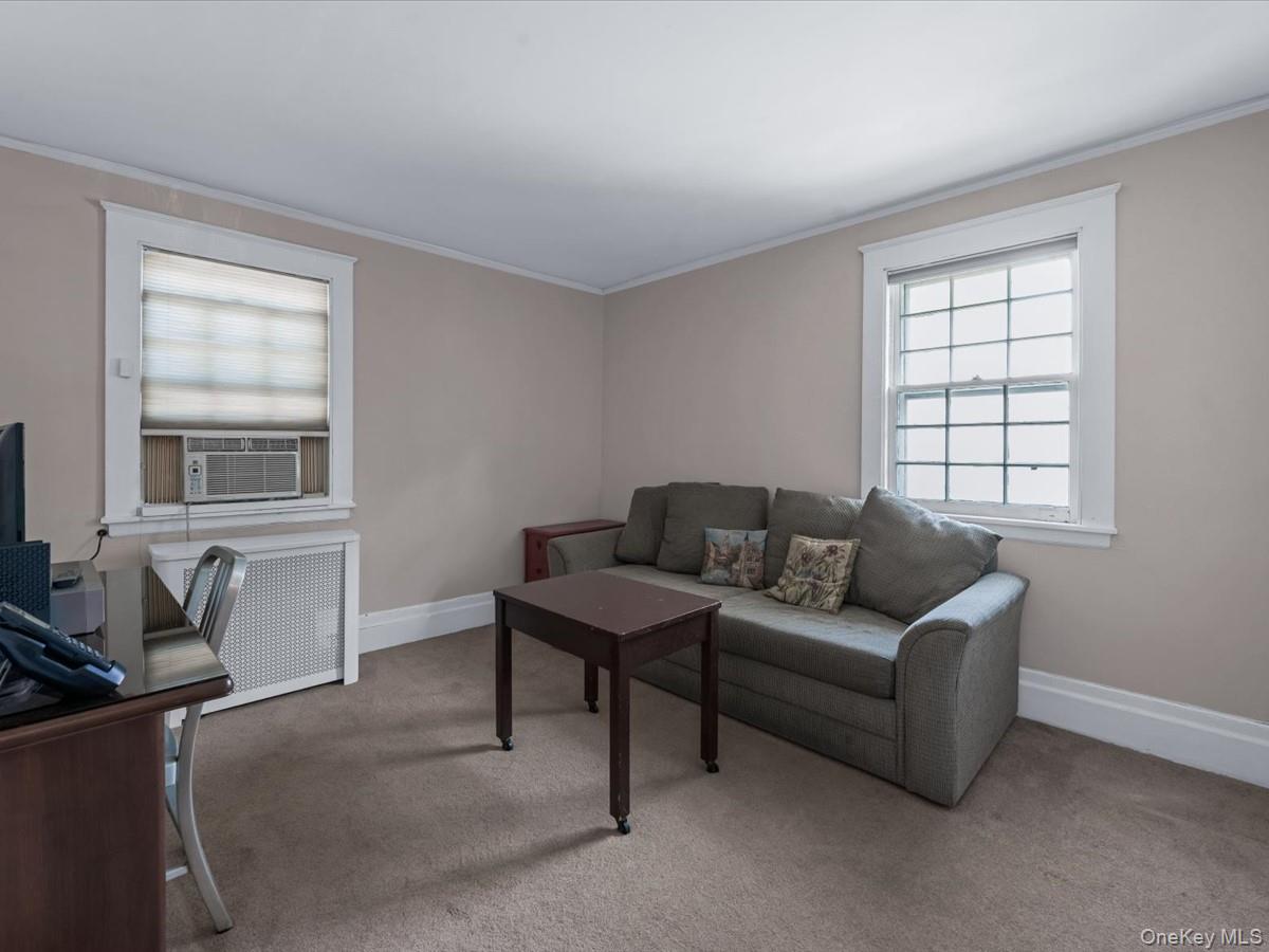 367 Grosvenor Street, Douglaston, NY 11363