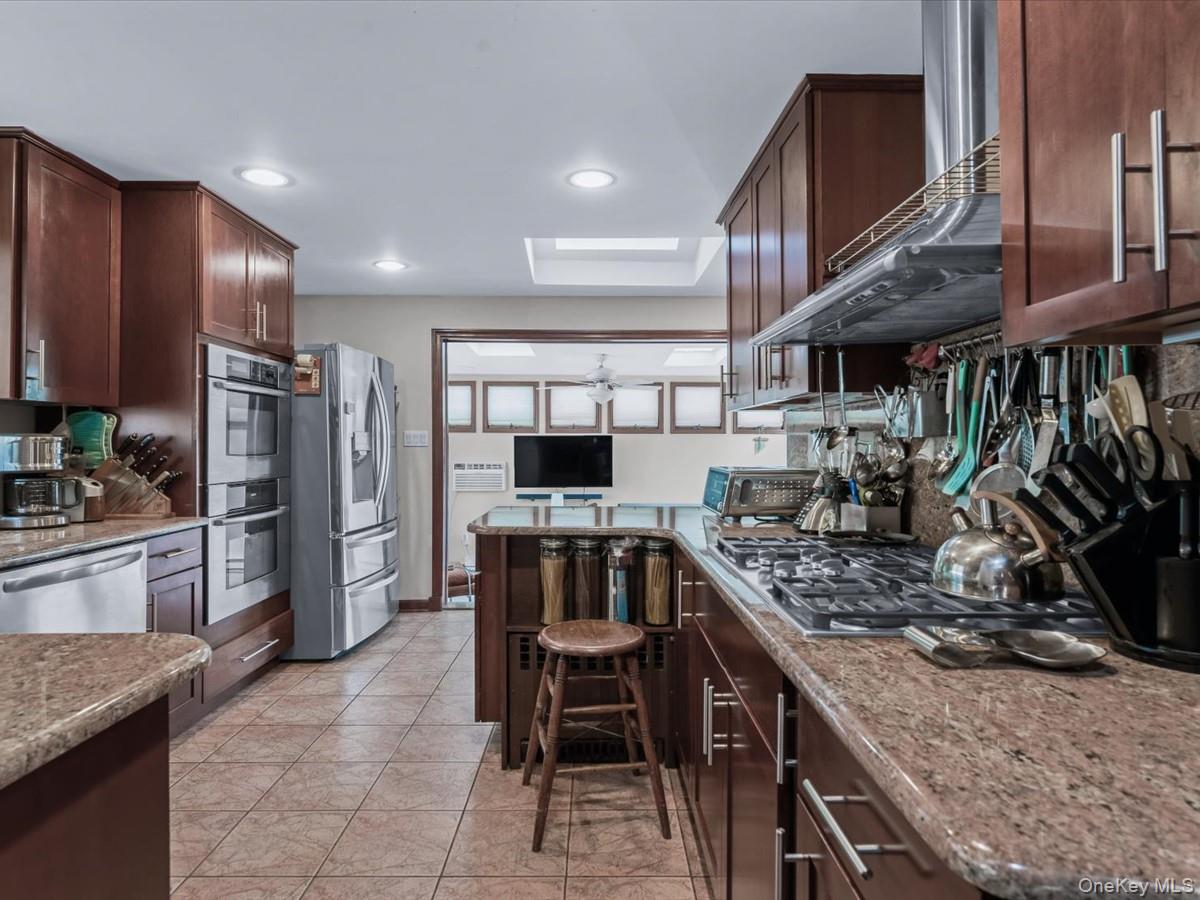 367 Grosvenor Street, Douglaston, NY 11363