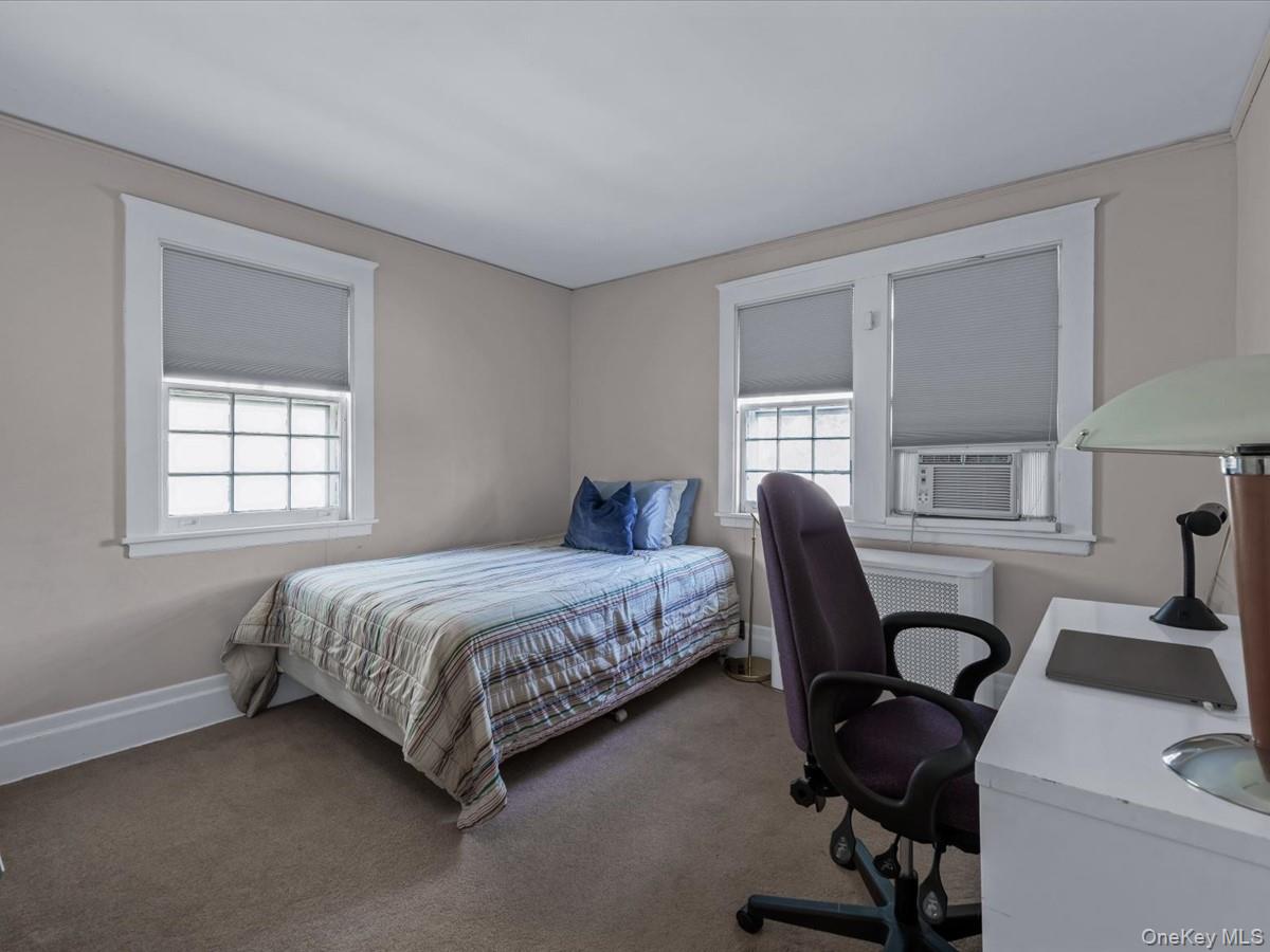 367 Grosvenor Street, Douglaston, NY 11363