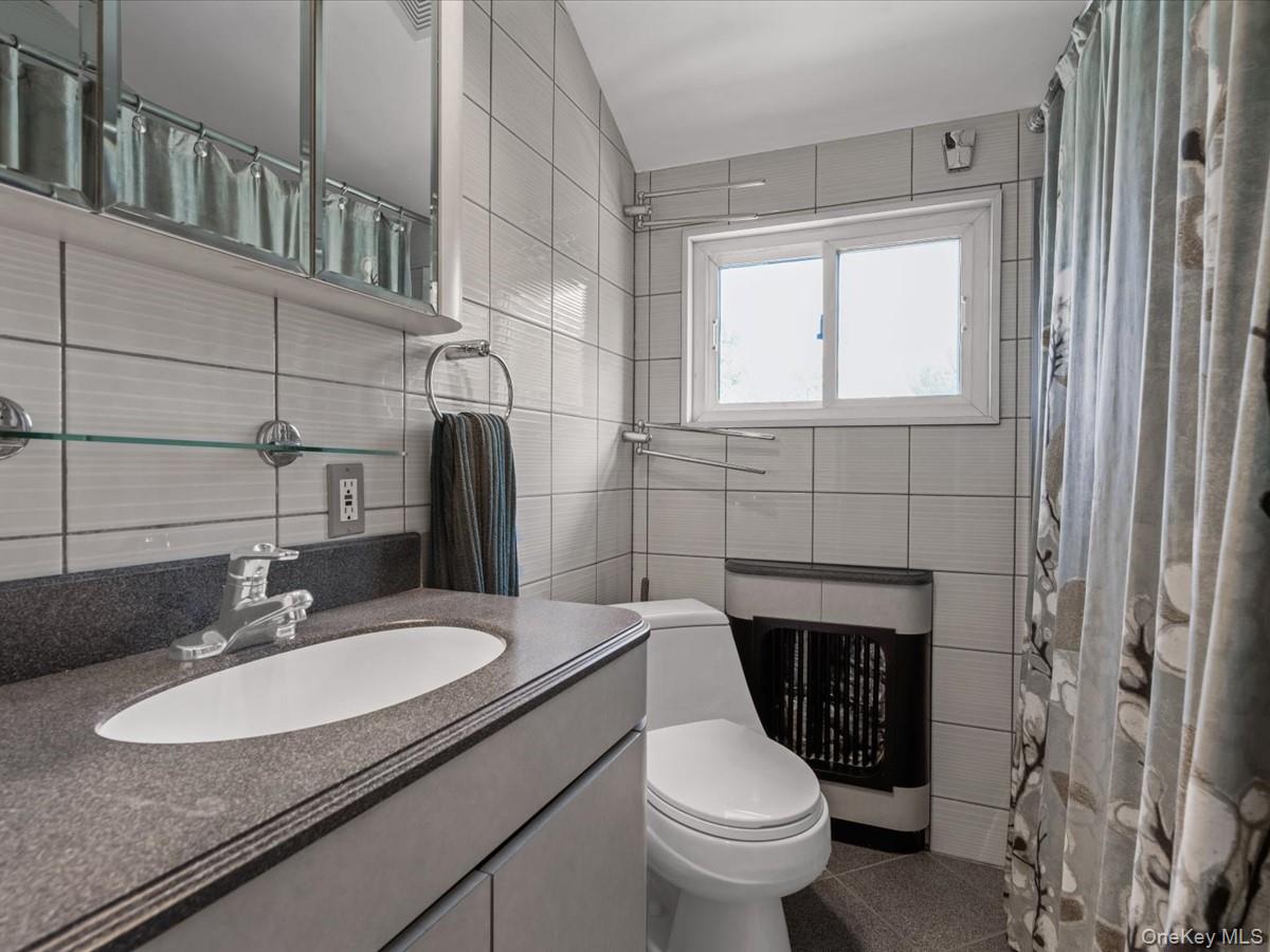 367 Grosvenor Street, Douglaston, NY 11363