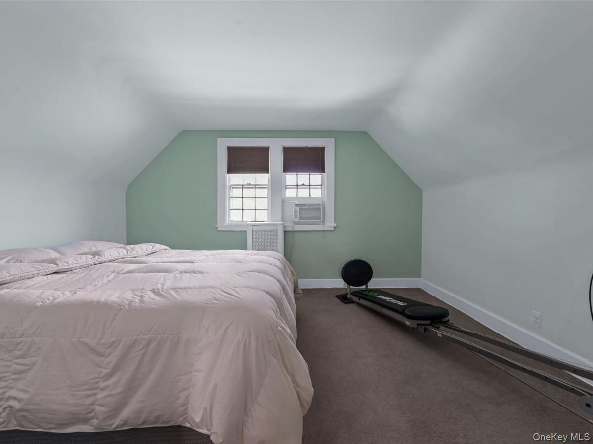 367 Grosvenor Street, Douglaston, NY 11363