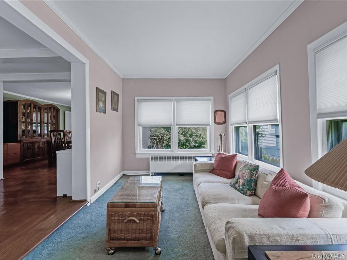 367 Grosvenor Street, Douglaston, NY 11363