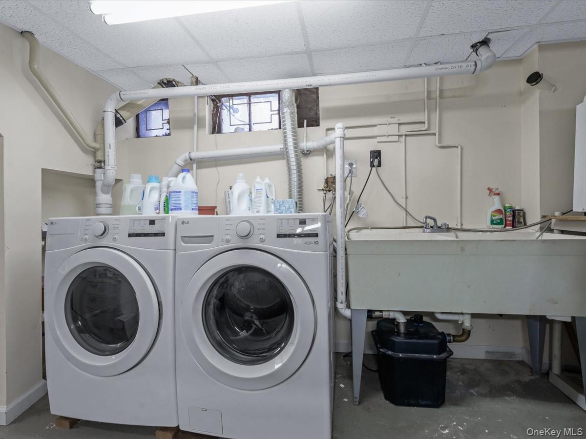 367 Grosvenor Street, Douglaston, NY 11363