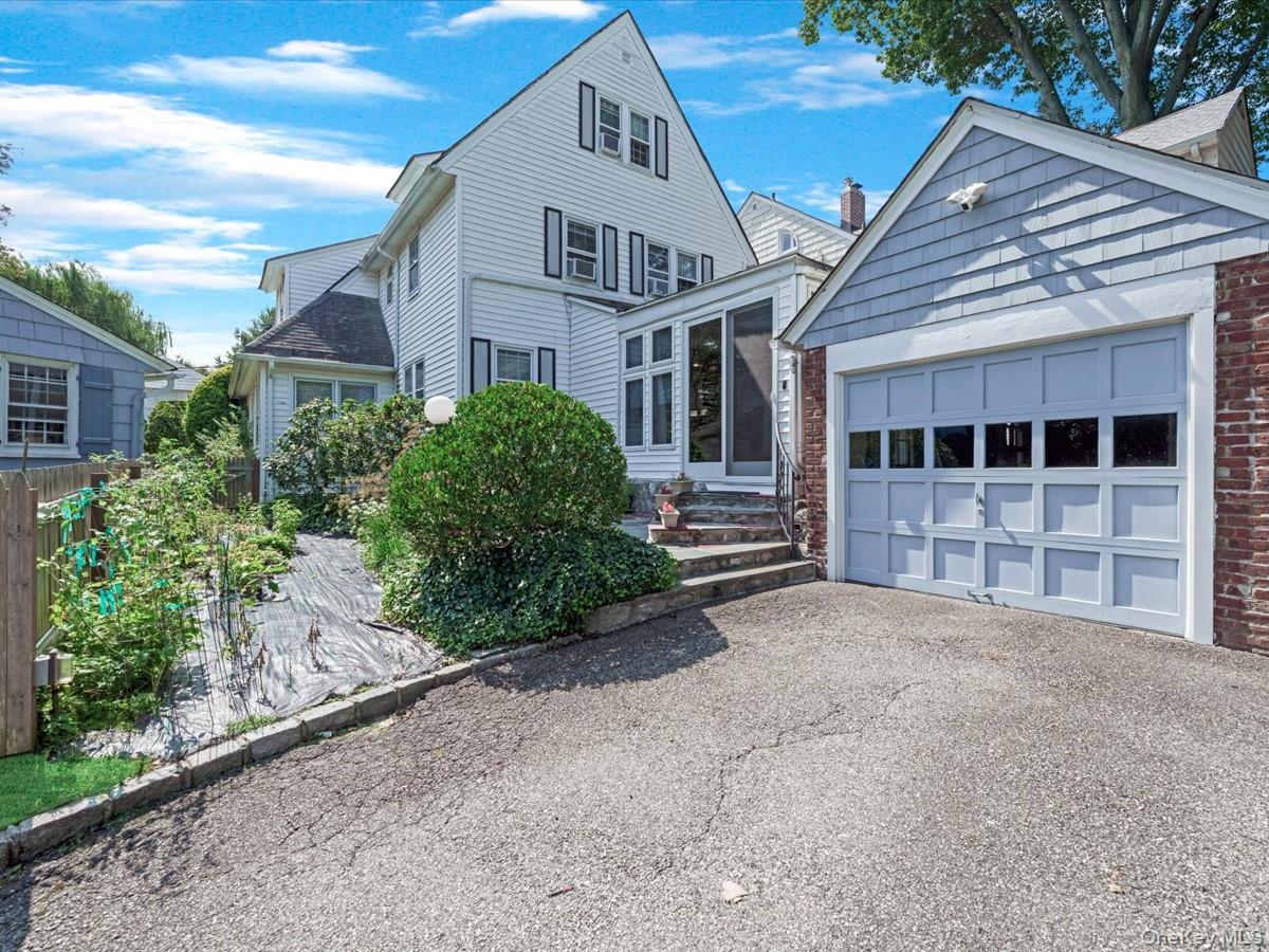 367 Grosvenor Street, Douglaston, NY 11363