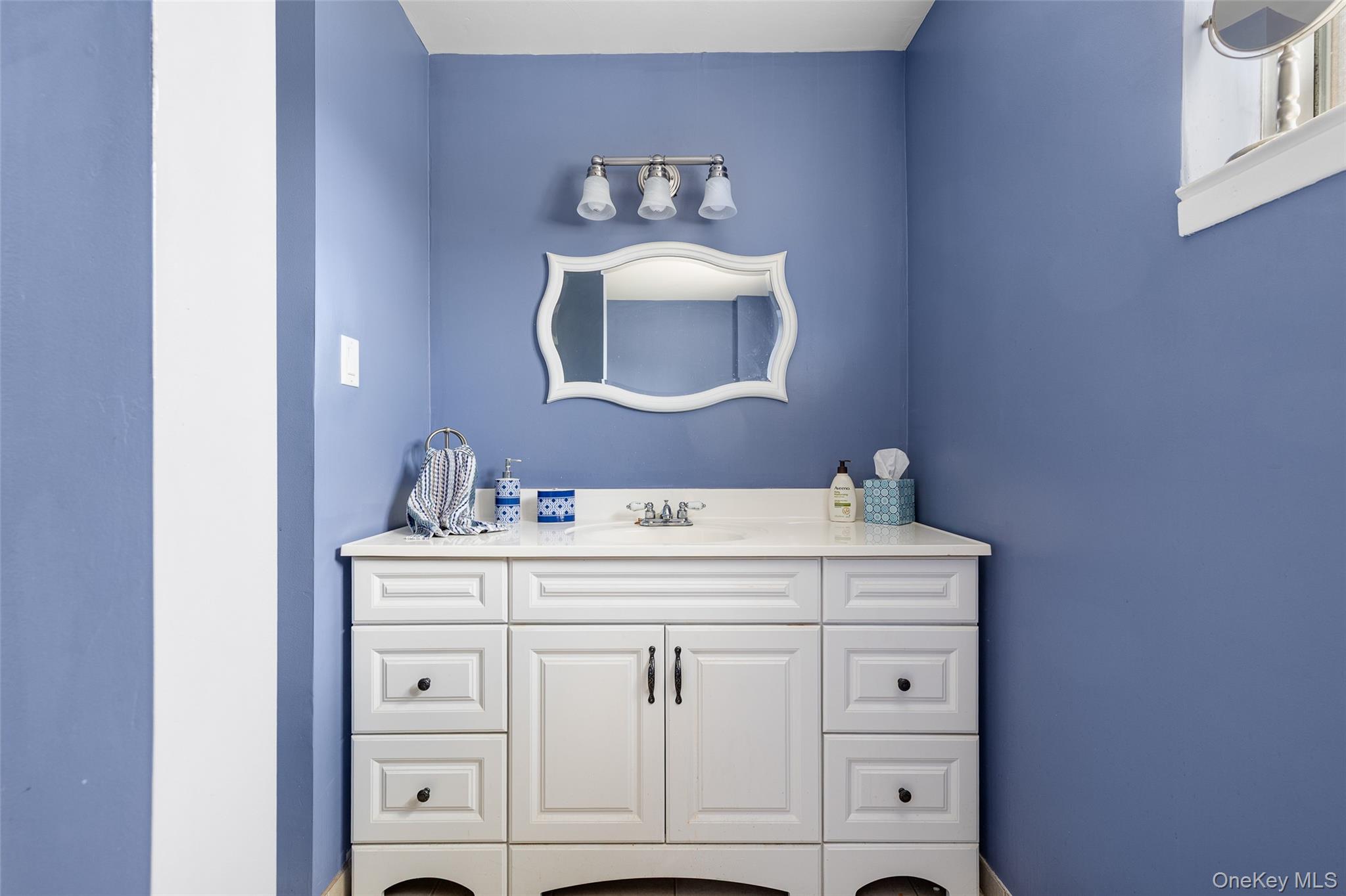 10 Paine Street, Lindenhurst, NY 11757