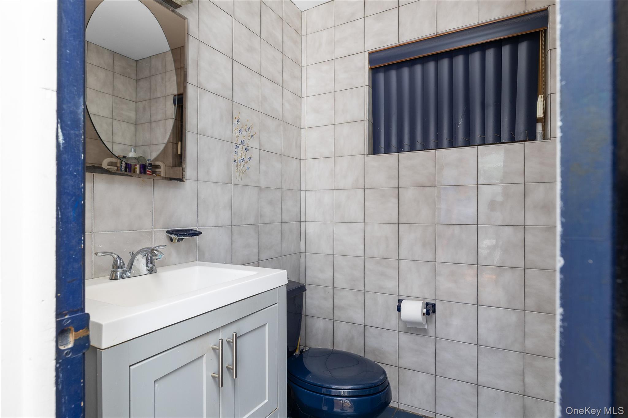 10 Paine Street, Lindenhurst, NY 11757