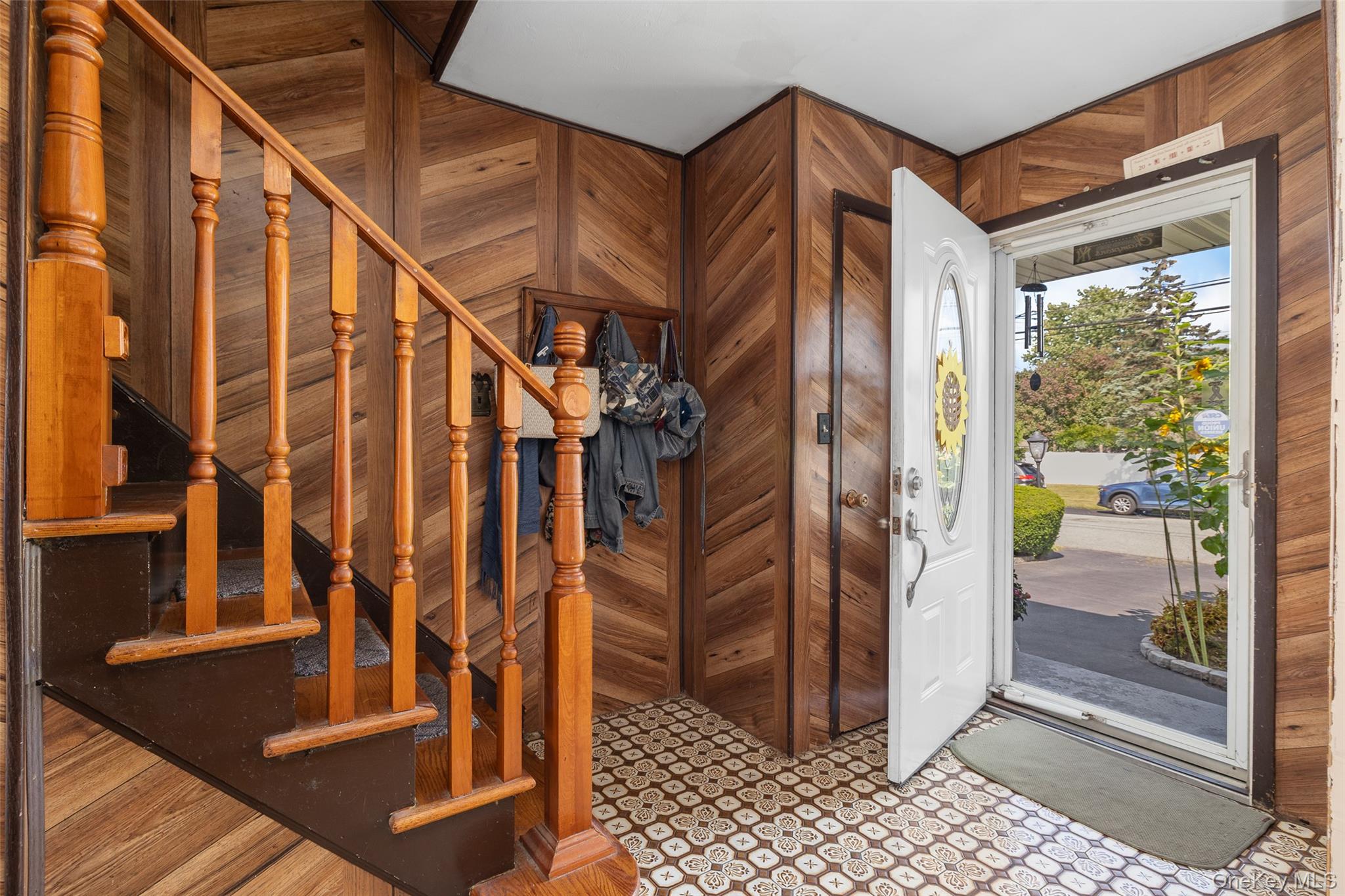 10 Paine Street, Lindenhurst, NY 11757