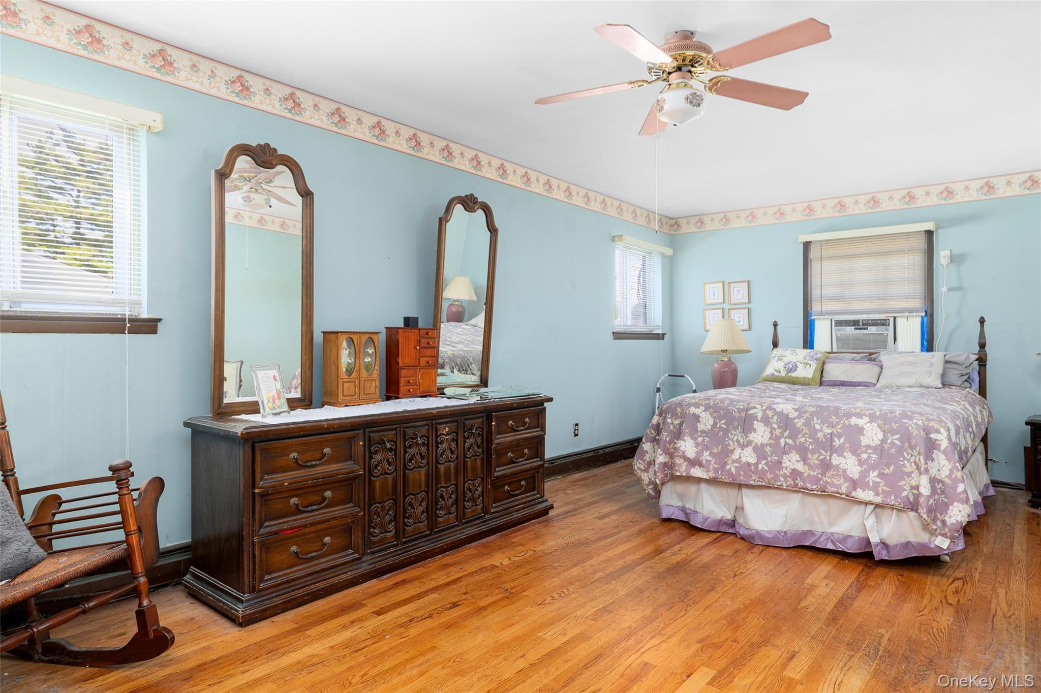 10 Paine Street, Lindenhurst, NY 11757