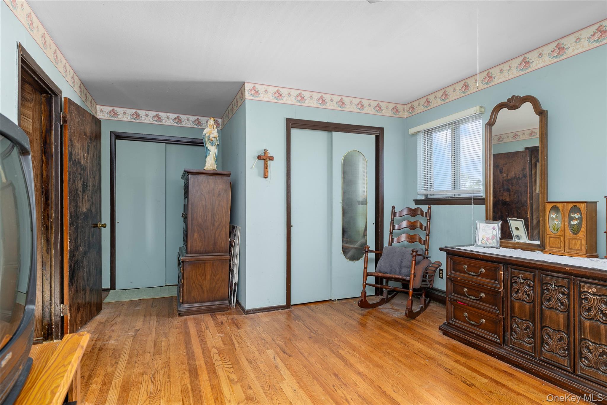 10 Paine Street, Lindenhurst, NY 11757