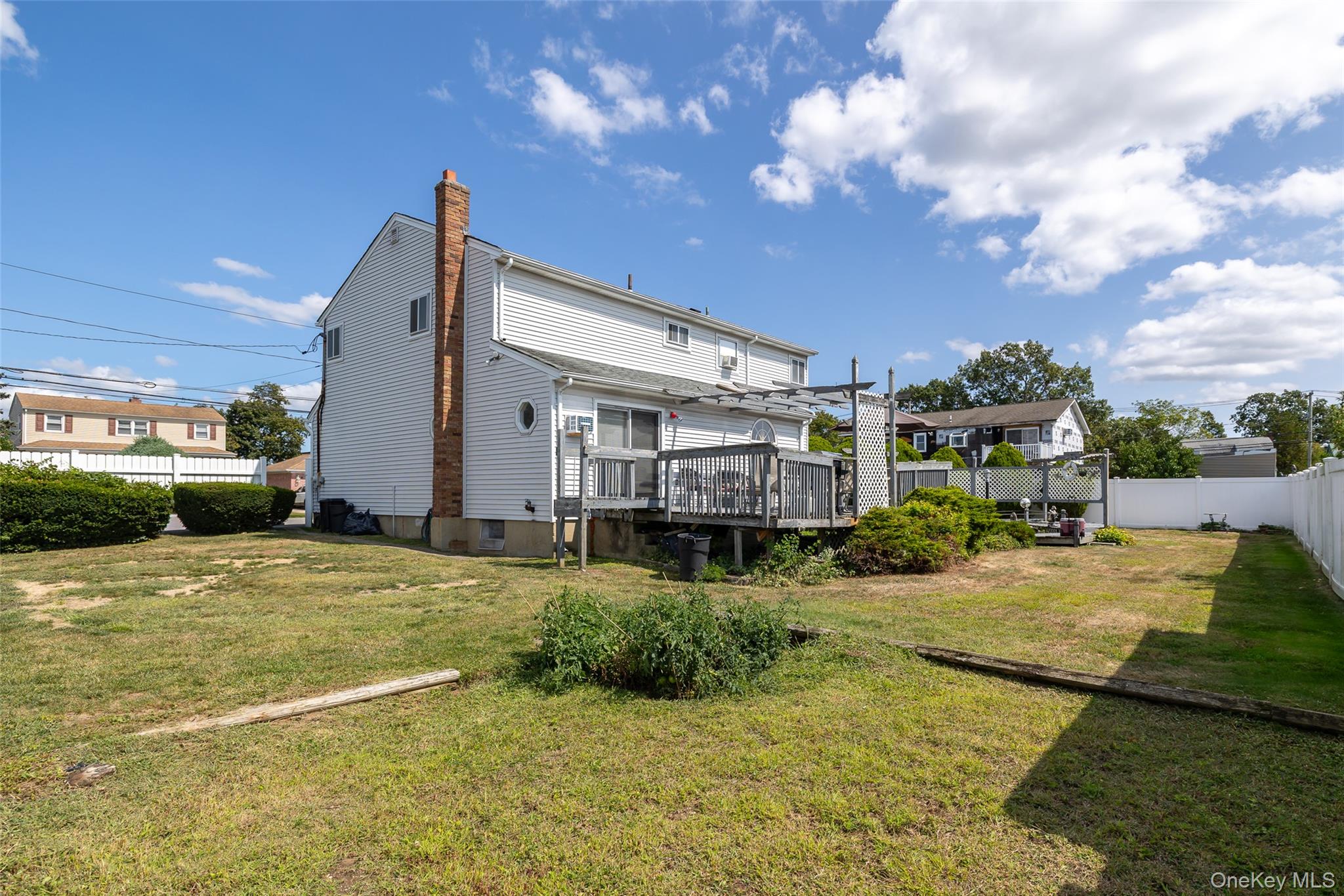 10 Paine Street, Lindenhurst, NY 11757