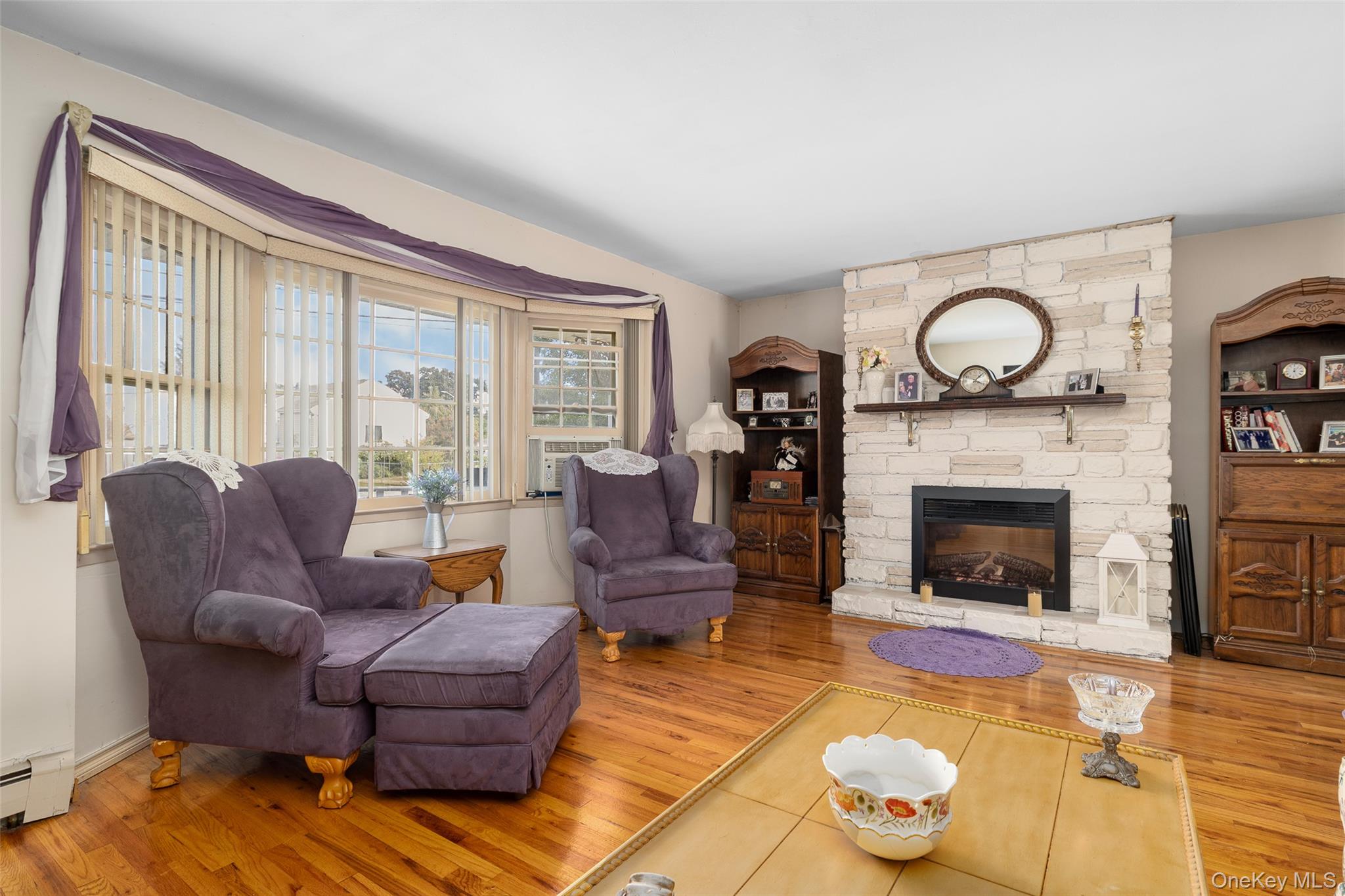 10 Paine Street, Lindenhurst, NY 11757