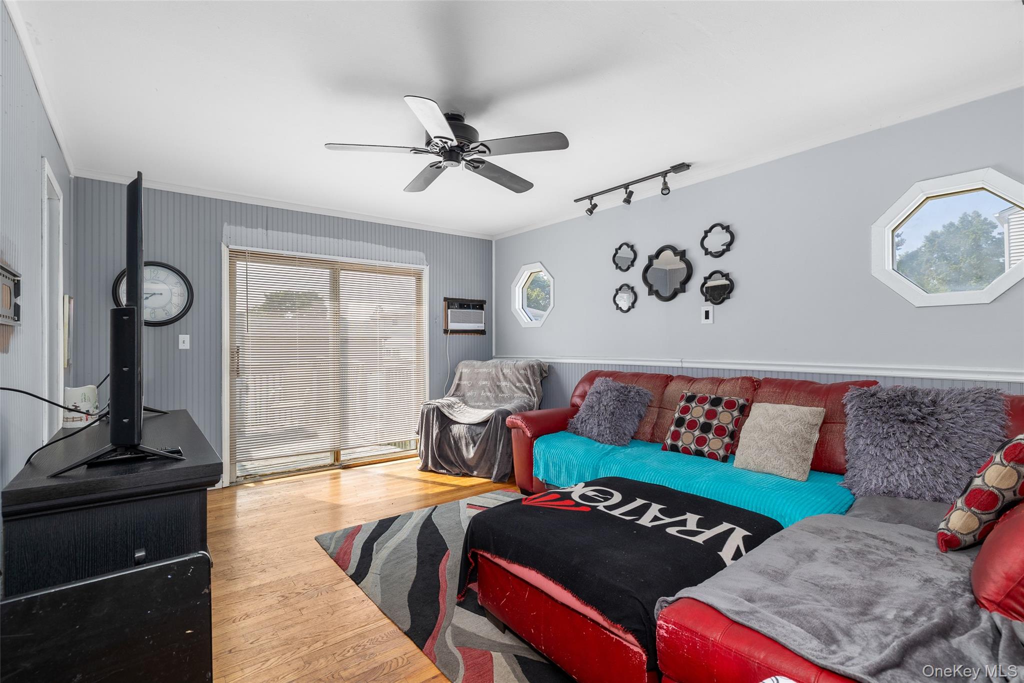 10 Paine Street, Lindenhurst, NY 11757