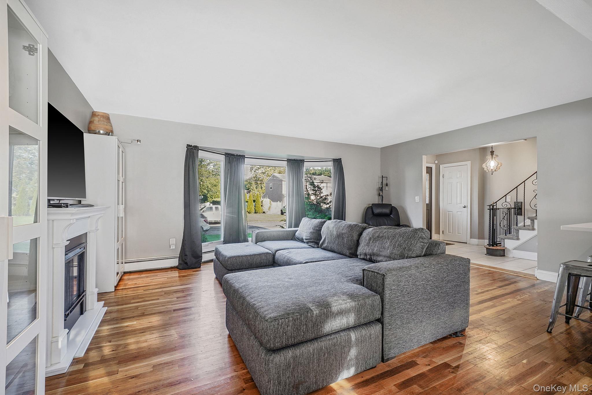 11 Susan Court, Deer Park, NY 11729