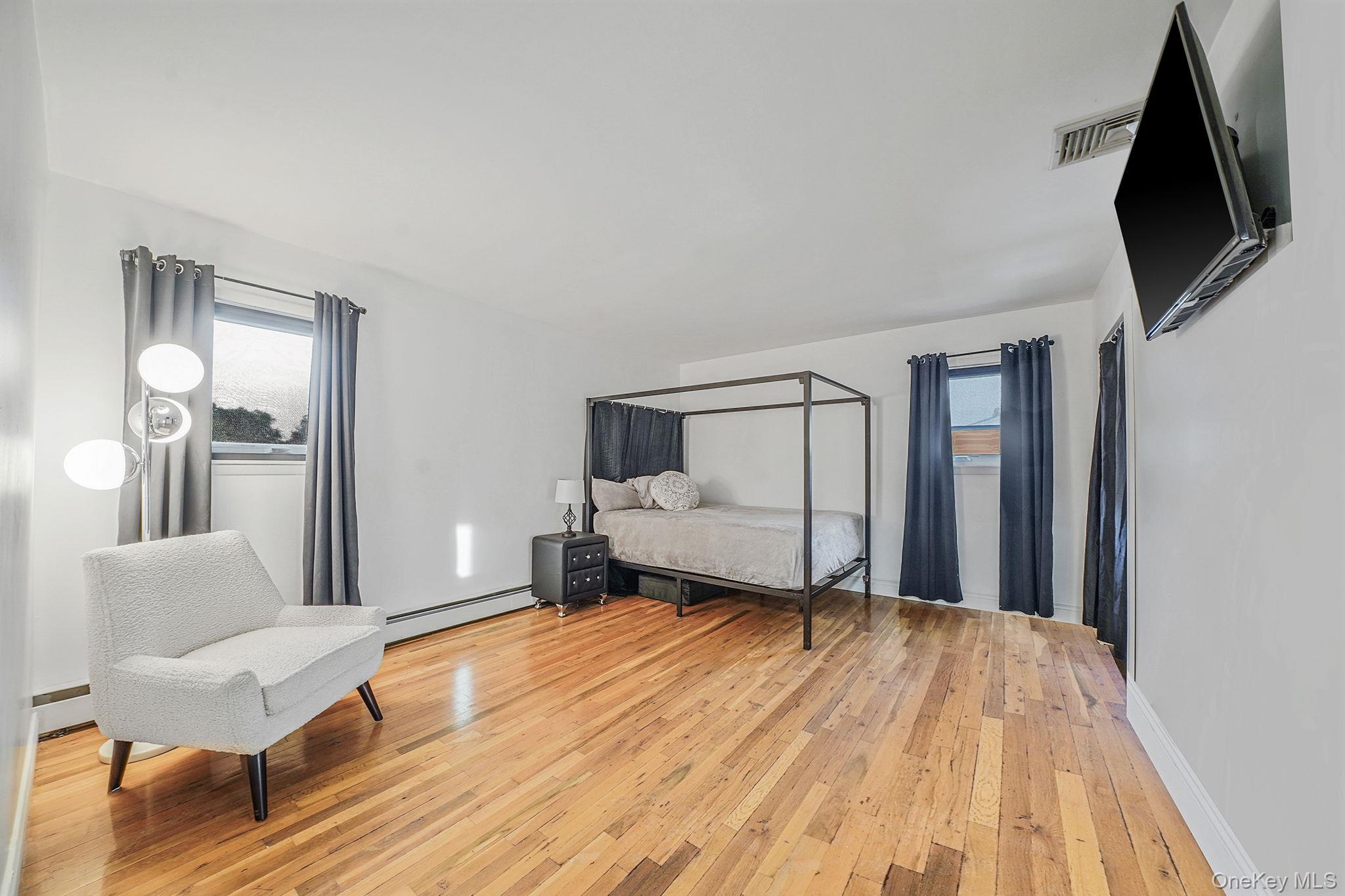 11 Susan Court, Deer Park, NY 11729