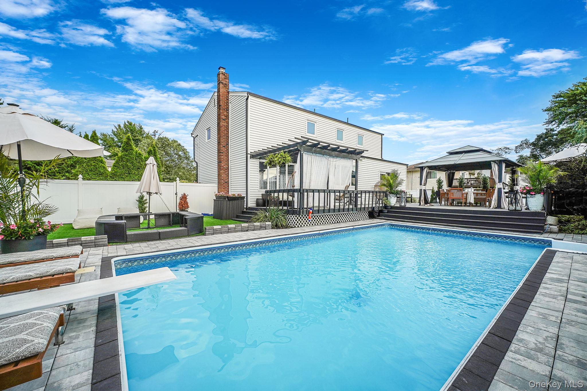 11 Susan Court, Deer Park, NY 11729