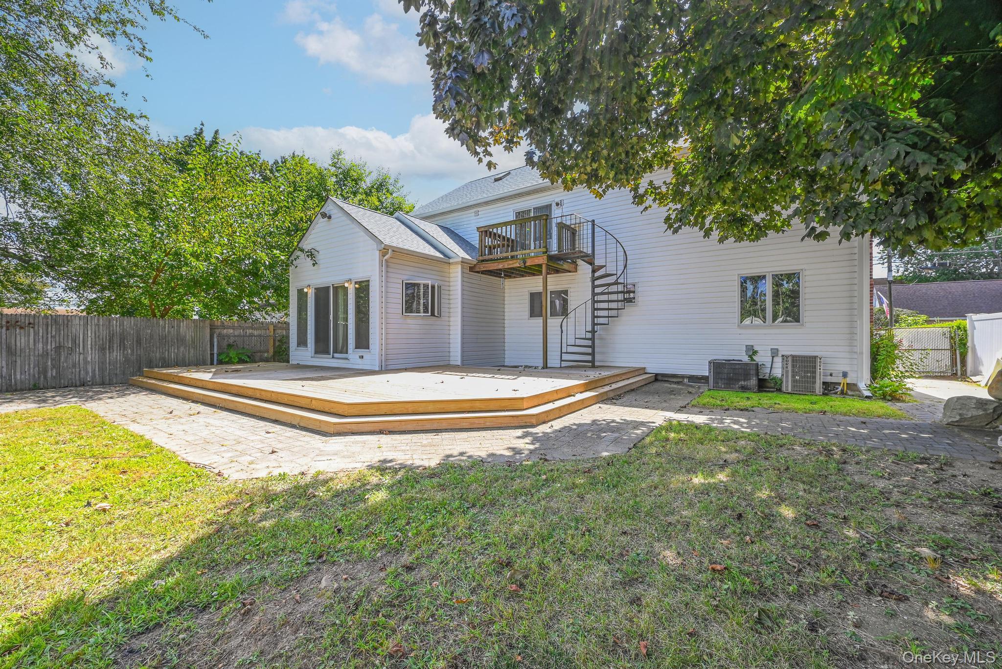 203 N Manhattan Avenue, Massapequa, NY 11758